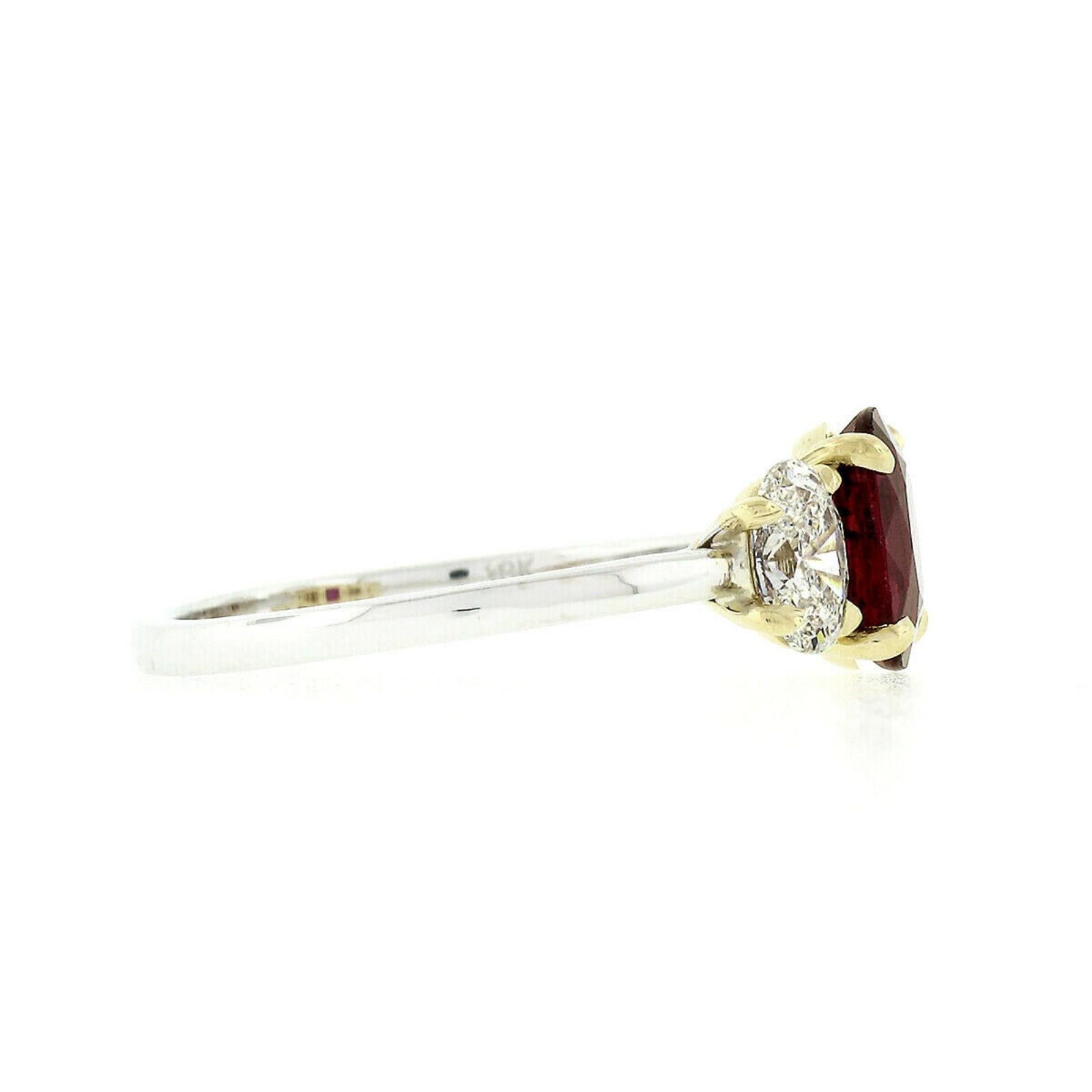 18 Karat Gold GIA Feiner leuchtend roter ovaler Rubin- und Diamant-Dreisteinring im Angebot 3
