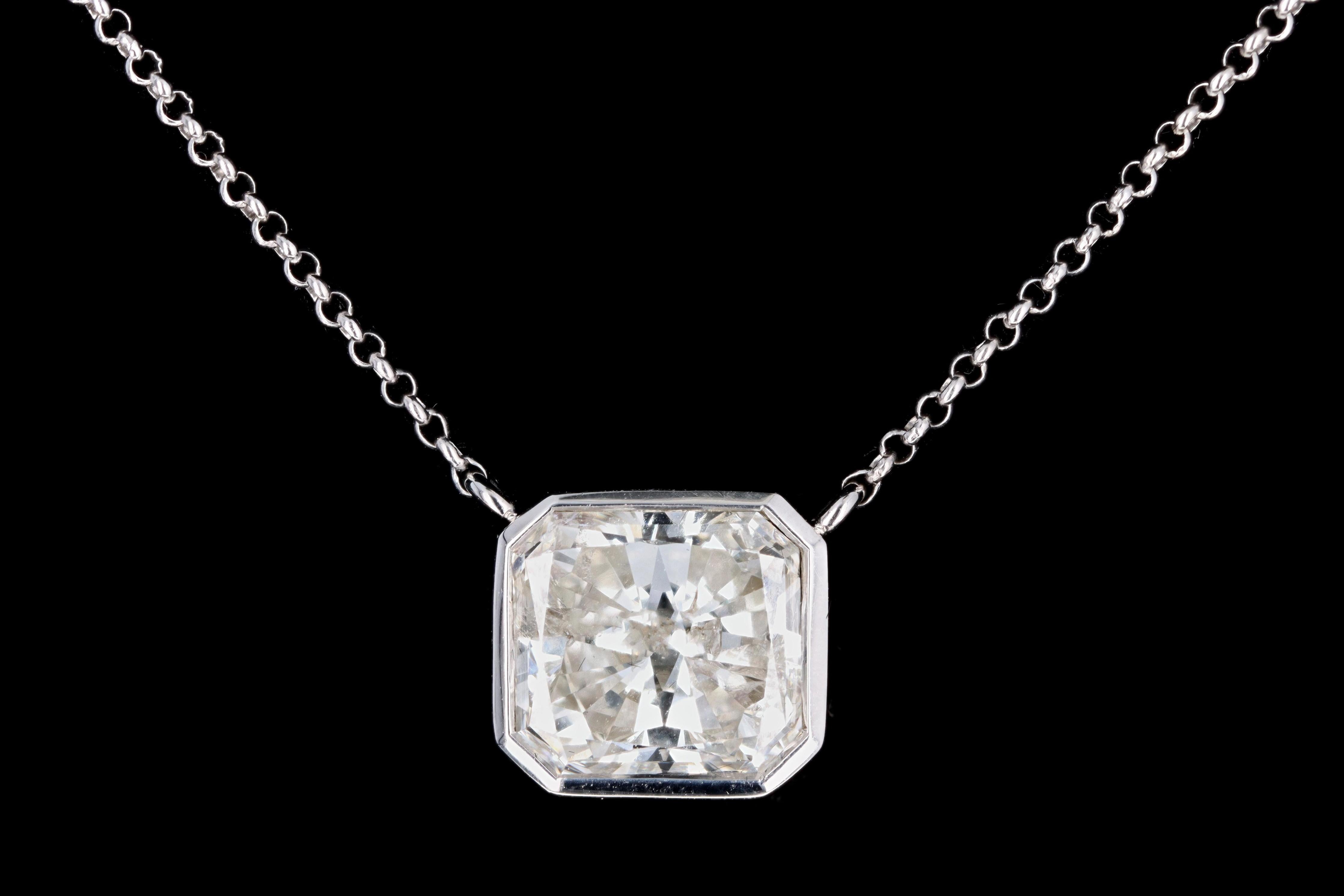 18 Karat Weißgold 2,02 Karat Strahlender Diamant-Lünette-Anhänger Halskette (Radiantschliff) im Angebot