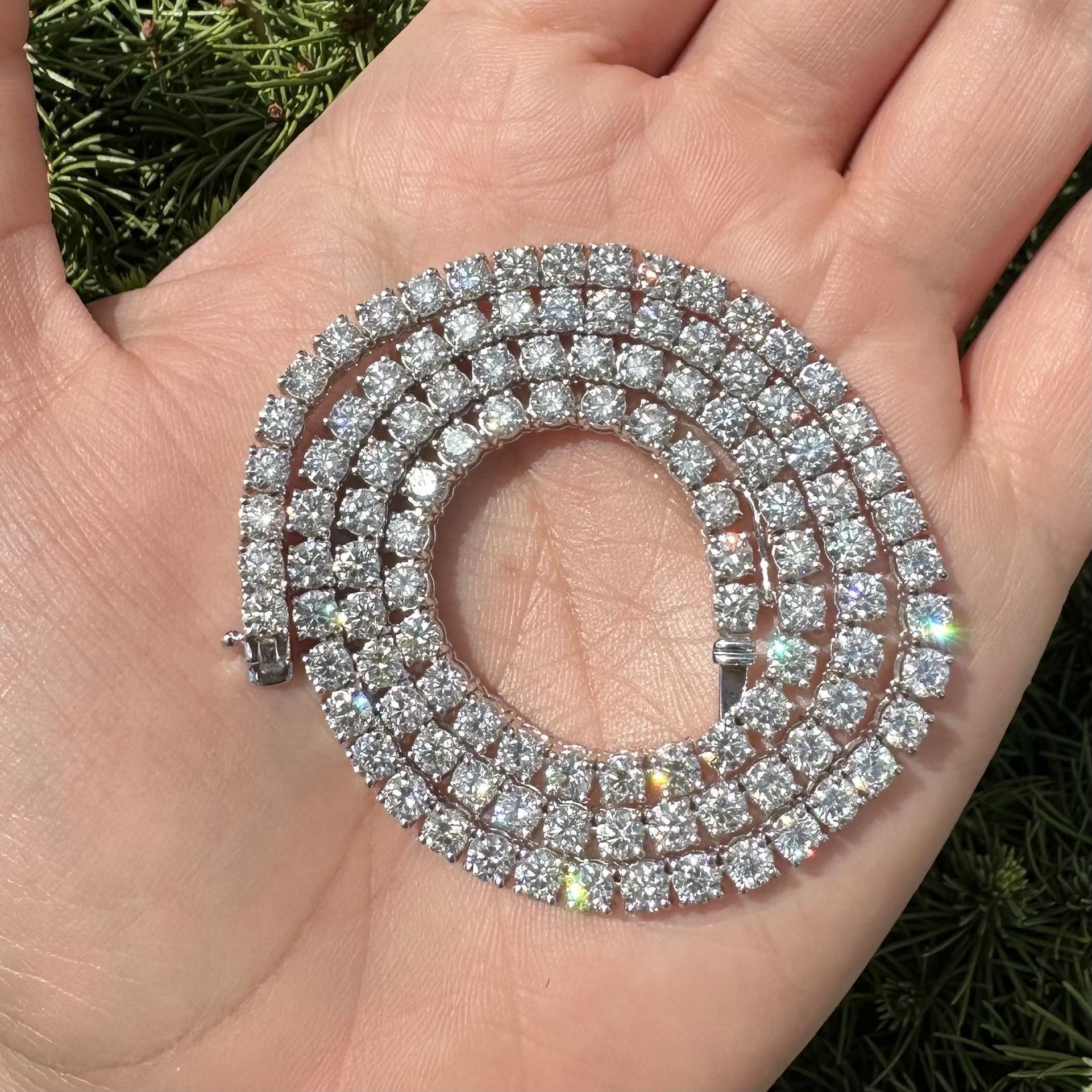 Donna New 18k White Gold 20.80ctw VS Round Diamond Classic Line Tennis Necklace in vendita