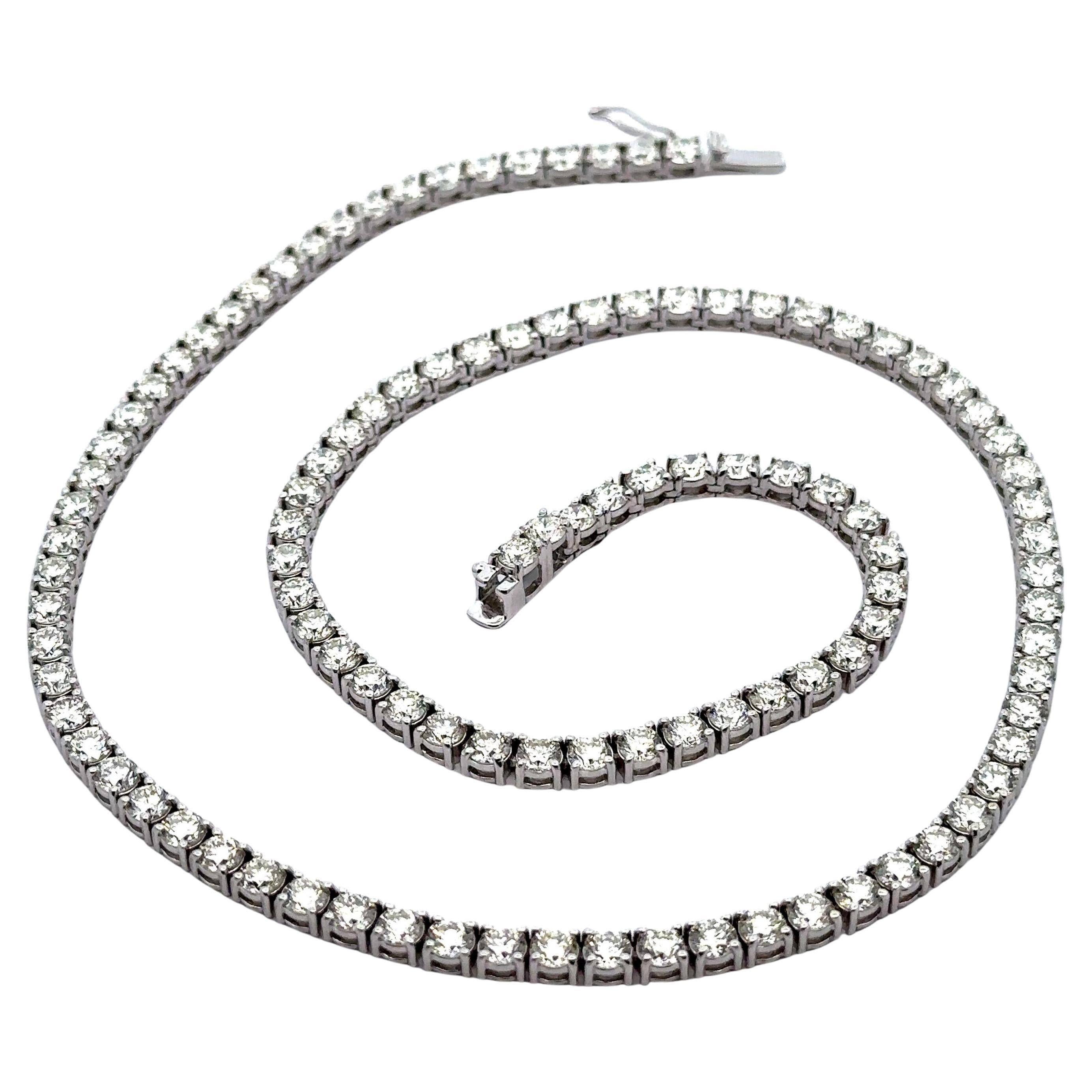New 18k White Gold 20.80ctw VS Round Diamond Classic Line Tennis Necklace in vendita