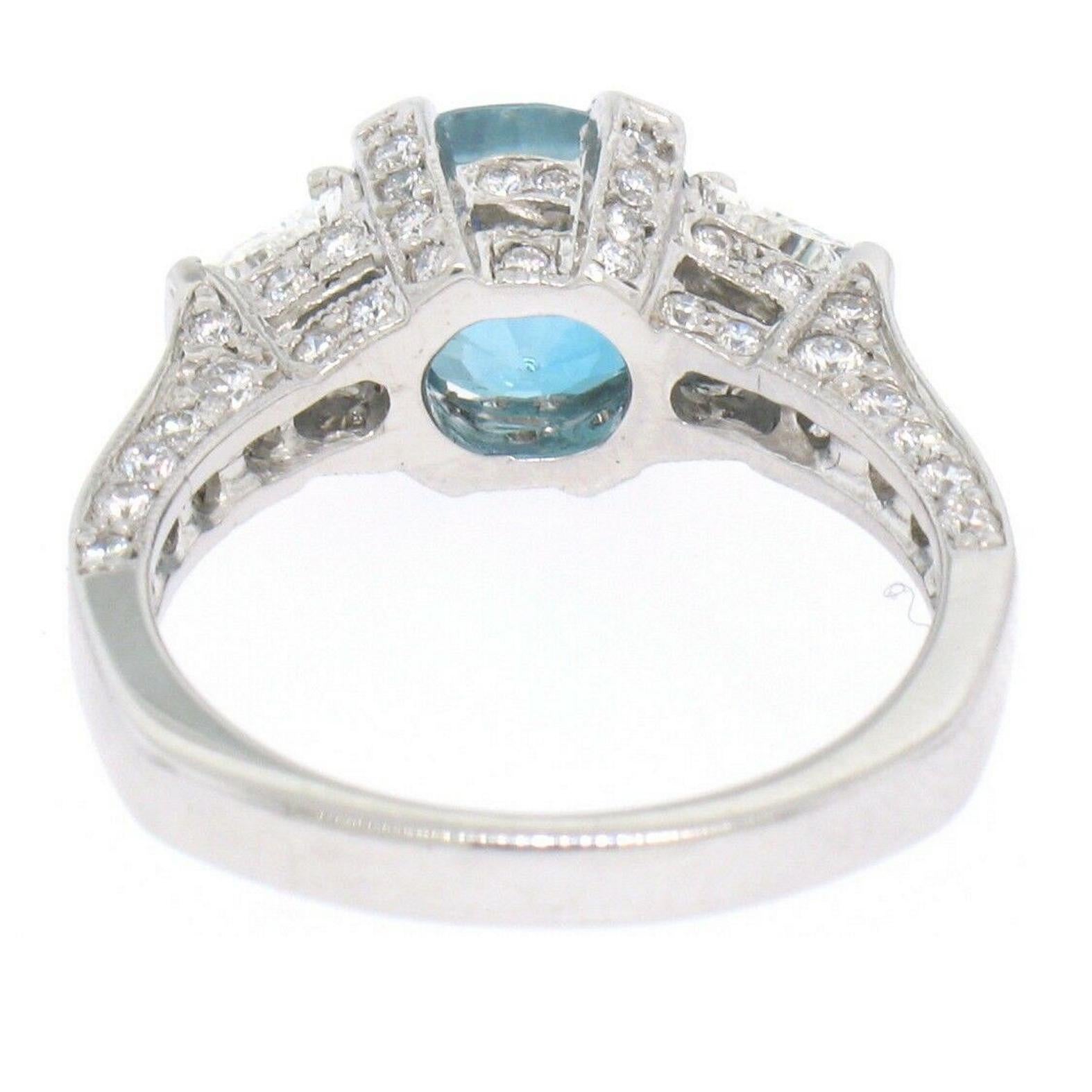 Bague en or blanc 18 carats avec zircon bleu brillant ovale et diamant trapézoïd de 2,50 carats 2