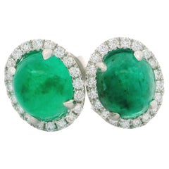 Nuevo Pendientes de oro blanco de 18 quilates con esmeralda ovalada en cabujón de 3,07 ctw y halo de diamantes