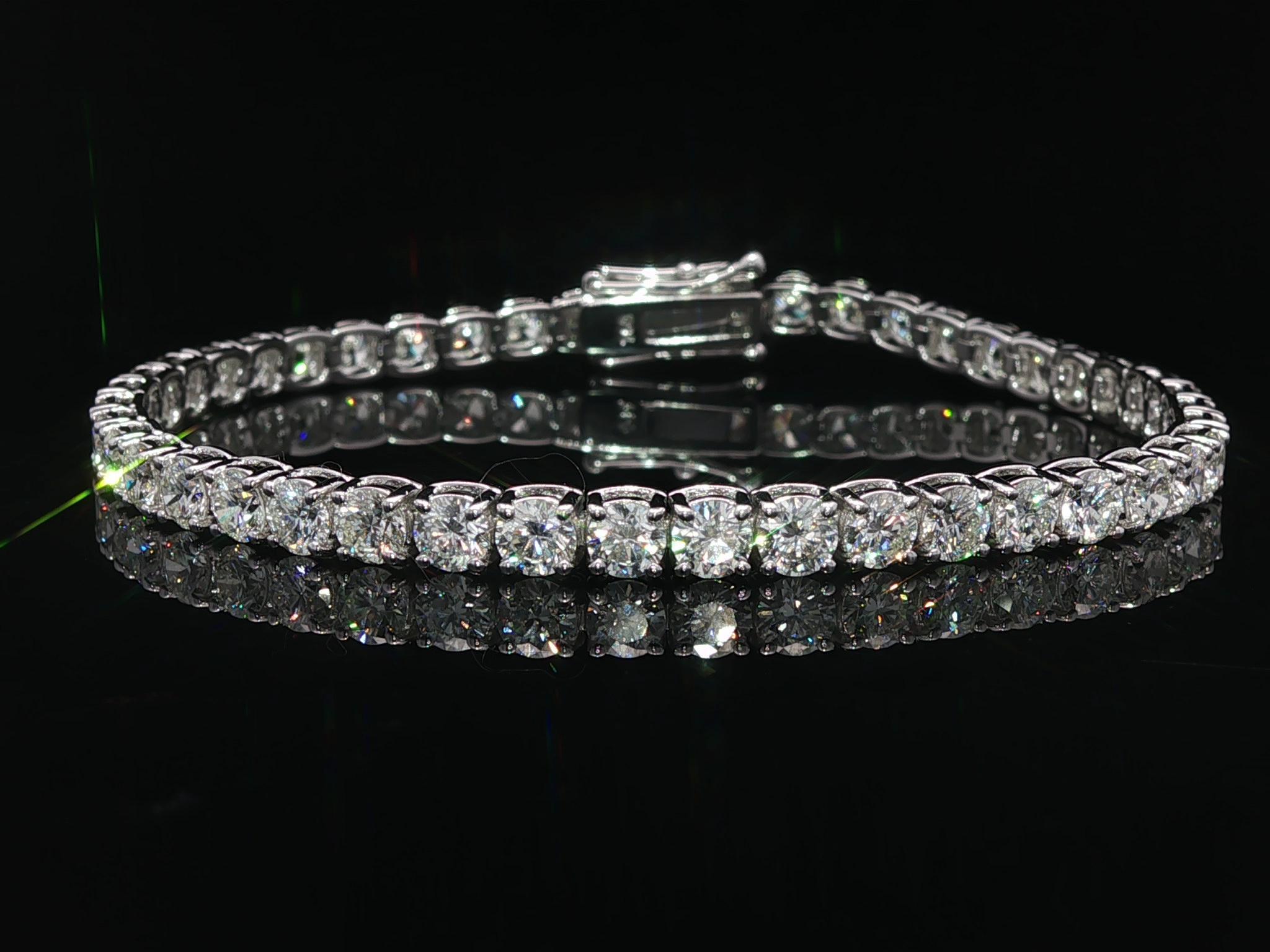 Nueva pulsera de tenis de oro blanco de 18 quilates con 8,67 quilates de diamantes redondos ardientes de línea clásica Corte brillante en venta