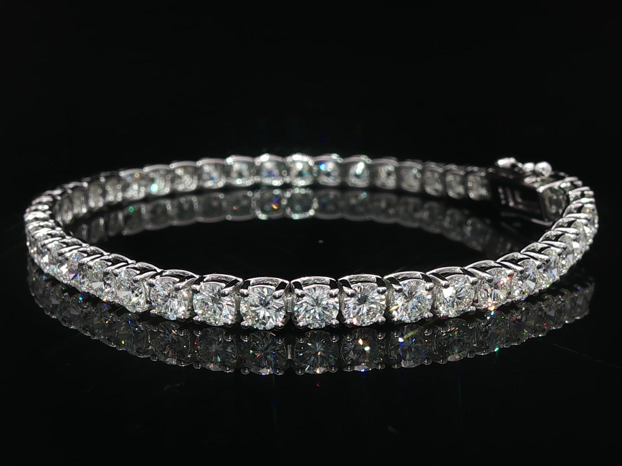 Nueva pulsera de tenis de oro blanco de 18 quilates con 8,67 quilates de diamantes redondos ardientes de línea clásica en Nuevo estado para la venta en Montclair, NJ