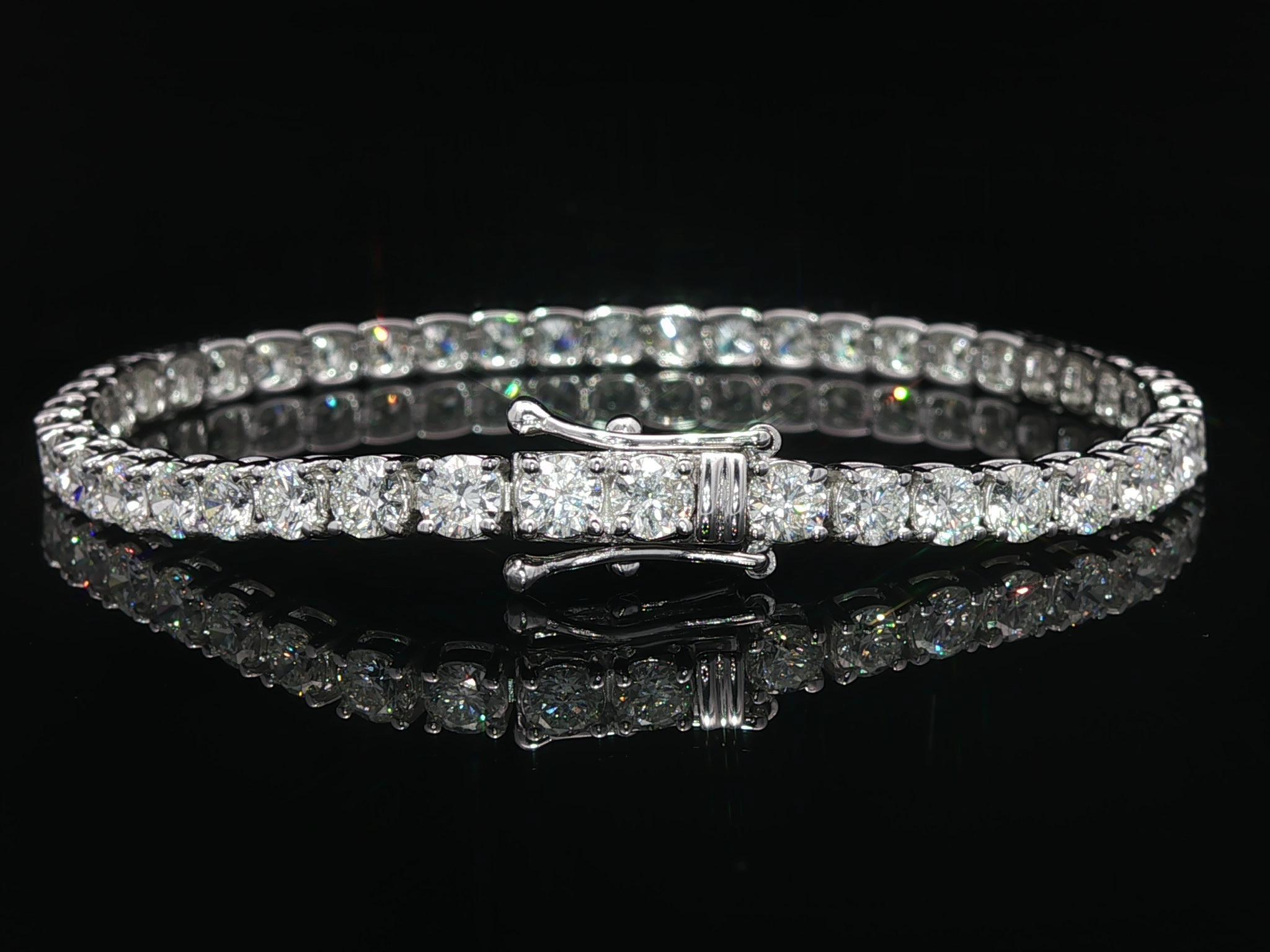 De las mujeres Nueva pulsera de tenis de oro blanco de 18 quilates con 8,67 quilates de diamantes redondos ardientes de línea clásica en venta