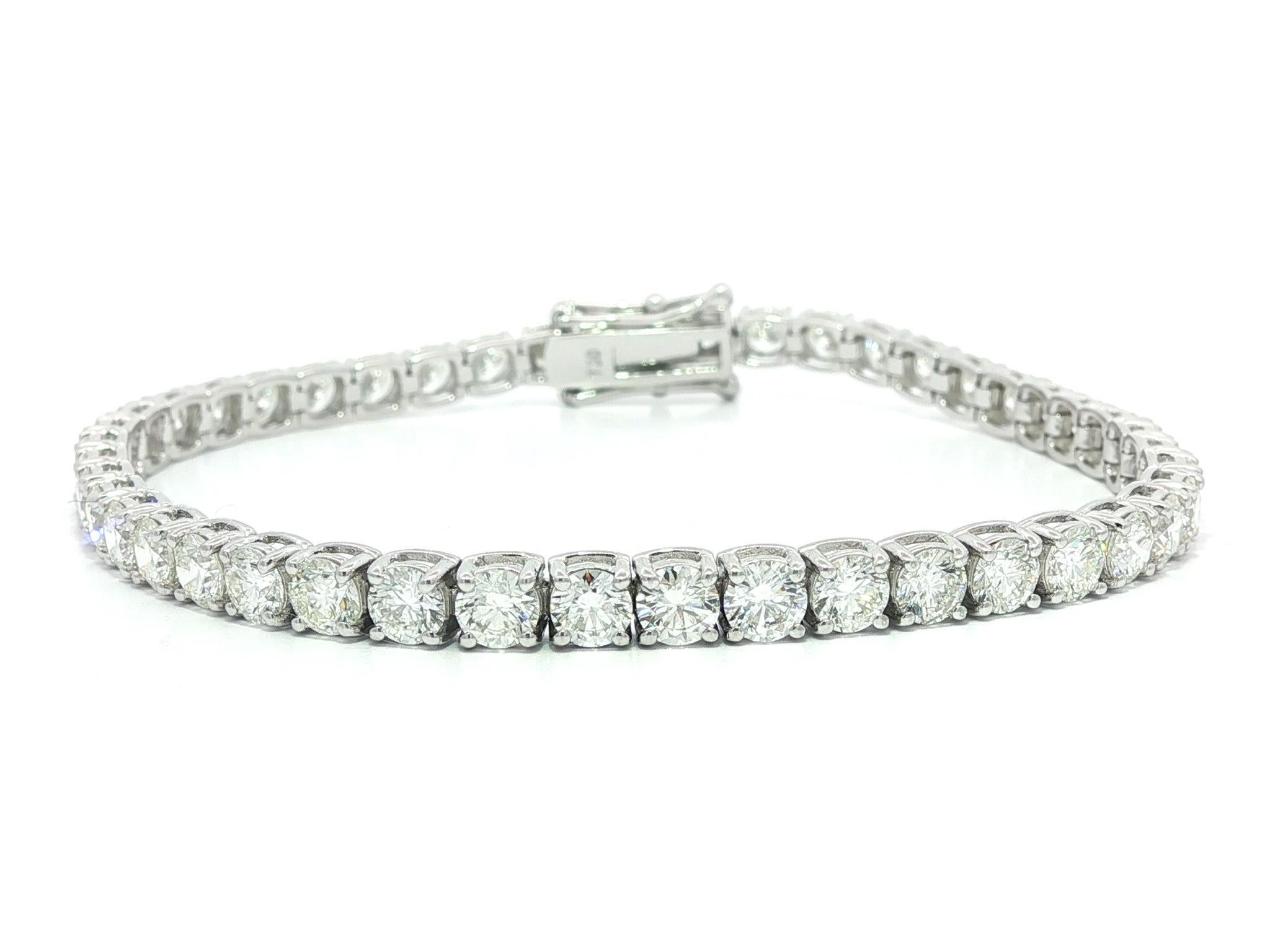 Nueva pulsera de tenis de oro blanco de 18 quilates con 8,67 quilates de diamantes redondos ardientes de línea clásica en venta 2