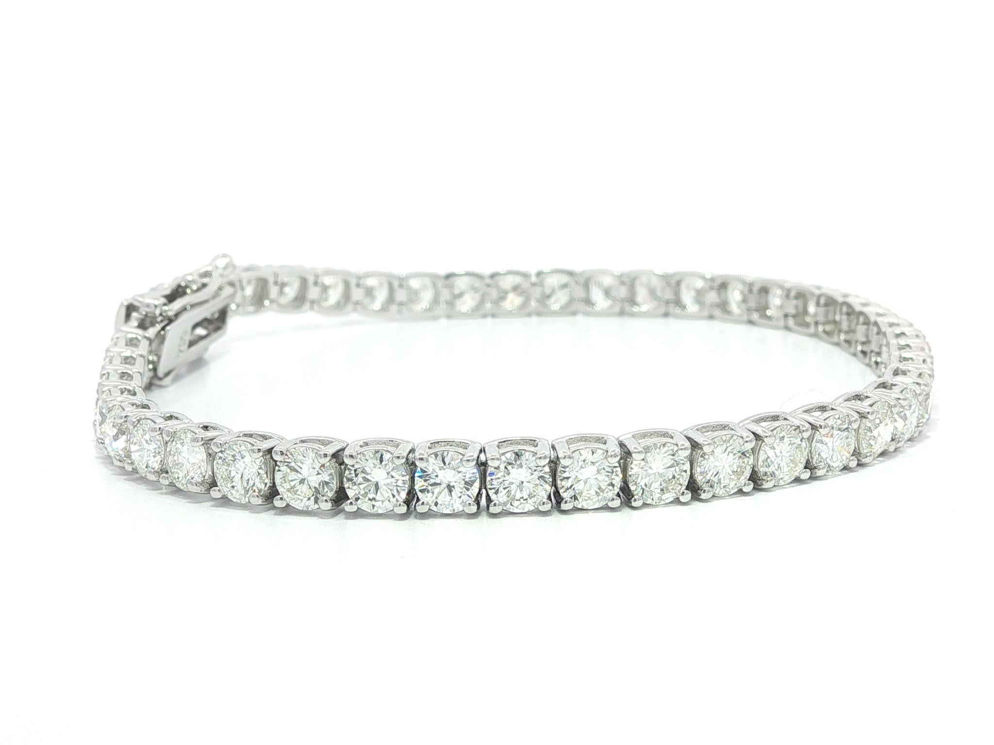 Nueva pulsera de tenis de oro blanco de 18 quilates con 8,67 quilates de diamantes redondos ardientes de línea clásica en venta 3