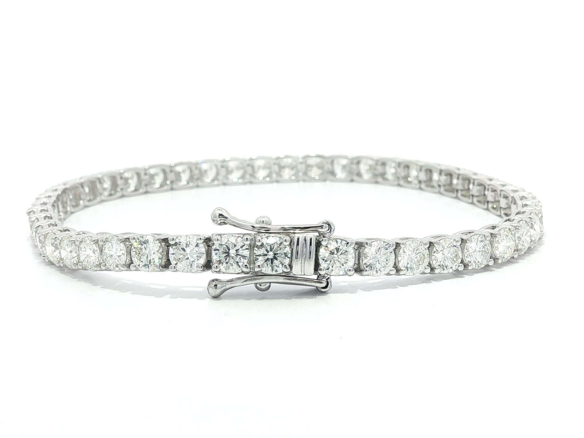 Nueva pulsera de tenis de oro blanco de 18 quilates con 8,67 quilates de diamantes redondos ardientes de línea clásica en venta 4