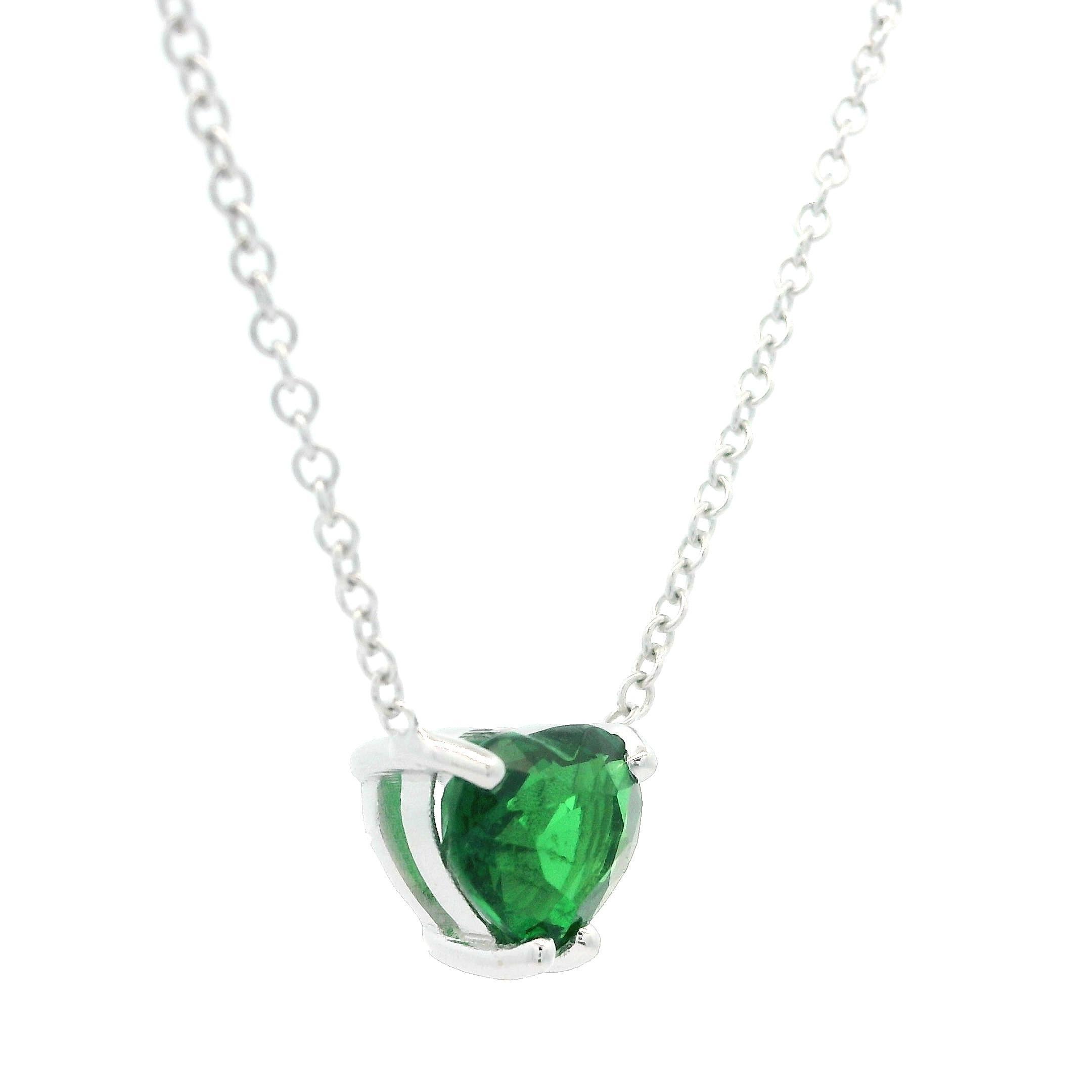 --Stein(e):--
(1) Natürlicher echter Tsavorit - Herzschliff - Prong Set - Lebendige grüne Farbe - *Siehe Zertifizierungsdetails unten*
Gesamtkaratgewicht: 1,57 (genau, zertifiziert)

MATERIAL: Massives 18k Weißgold
Gewicht: 3.06 Gramm
Kettentyp: