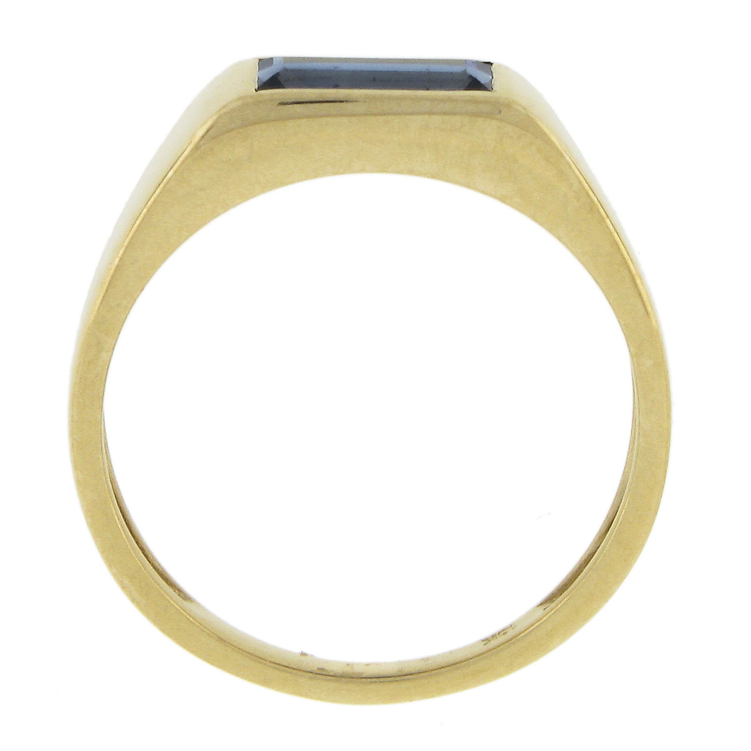 New 18K Yellow Gold 0.88ct GIA Rectangular Sapphire Sideway Bezel Solitaire Ring For Sale 3