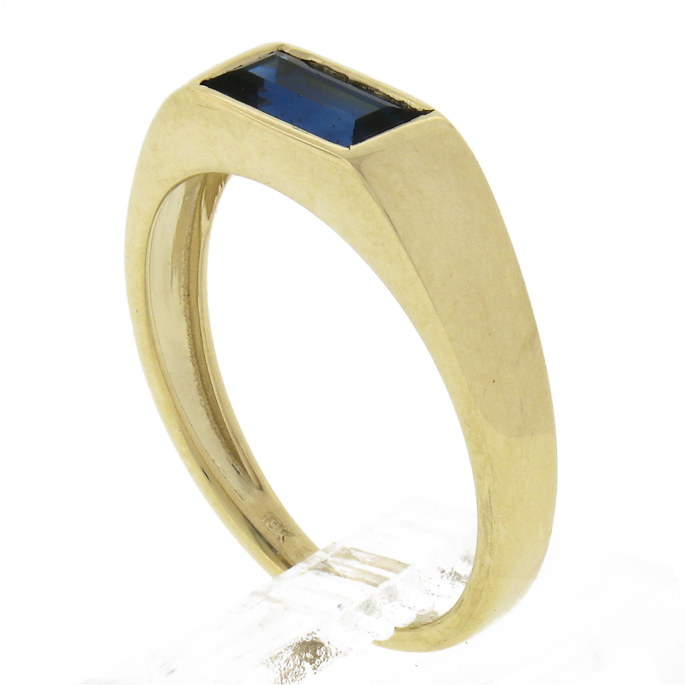 New 18K Yellow Gold 0.88ct GIA Rectangular Sapphire Sideway Bezel Solitaire Ring For Sale 4