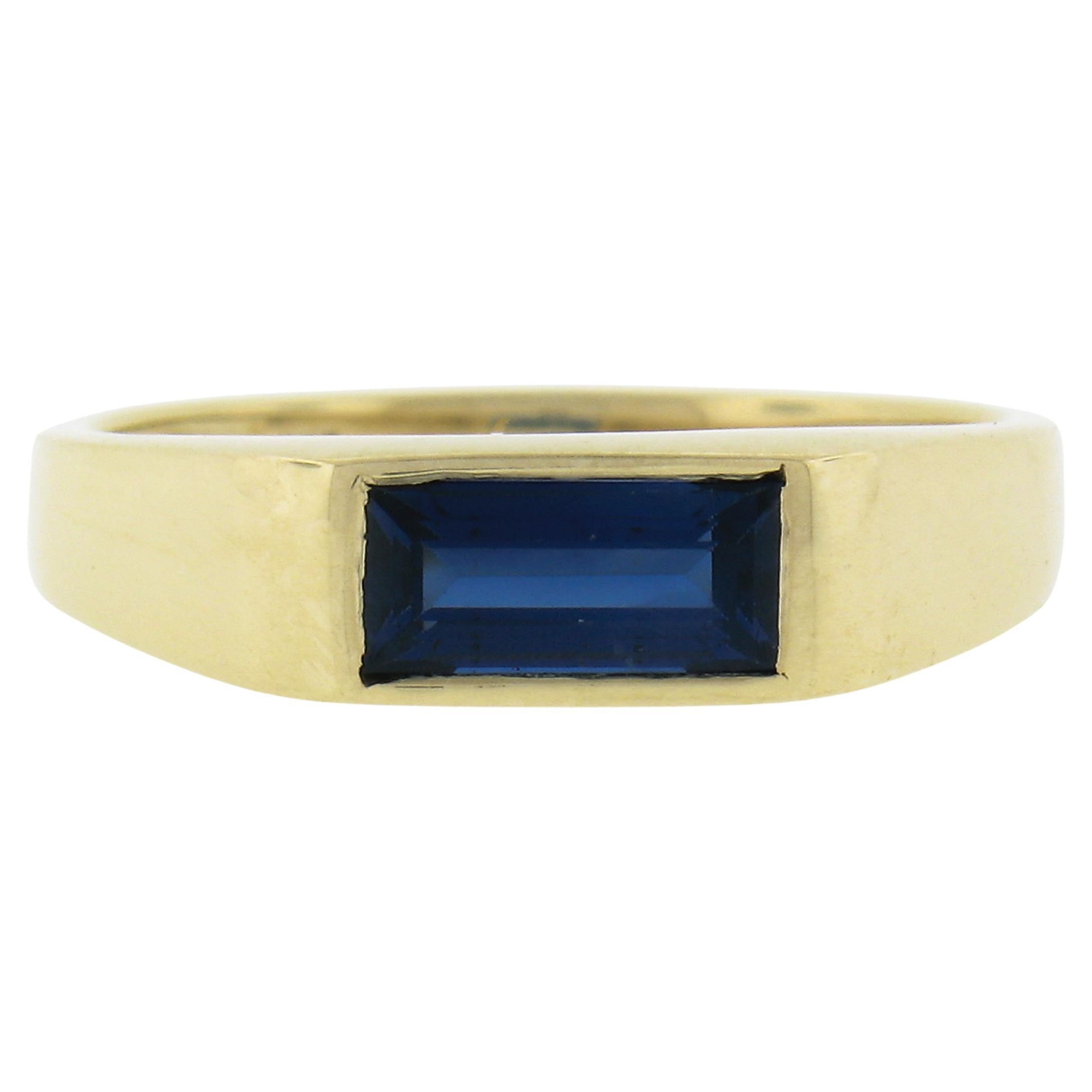 New 18K Yellow Gold 0.88ct GIA Rectangular Sapphire Sideway Bezel Solitaire Ring For Sale