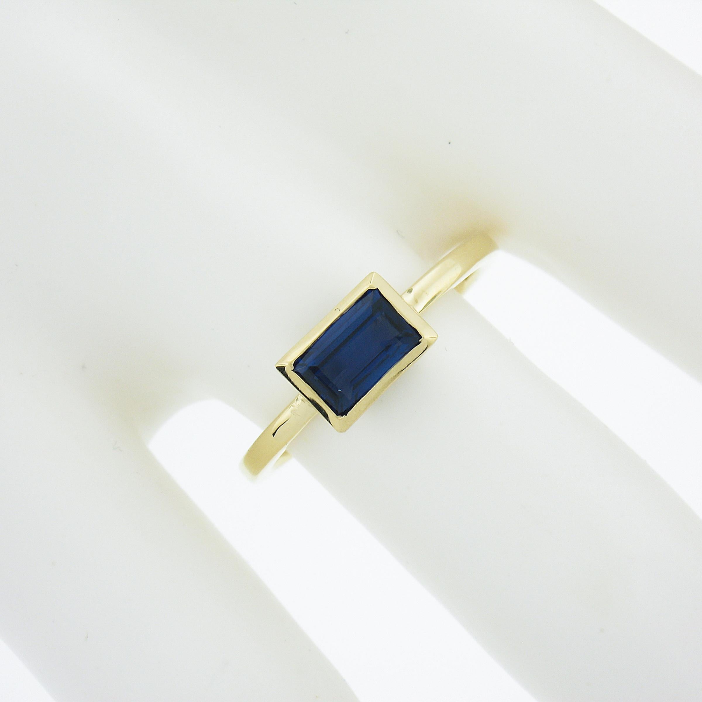 New 18k Yellow Gold 1.05ct GIA No Heat Sapphire Sideway Bezel Solitaire Ring In New Condition For Sale In Montclair, NJ