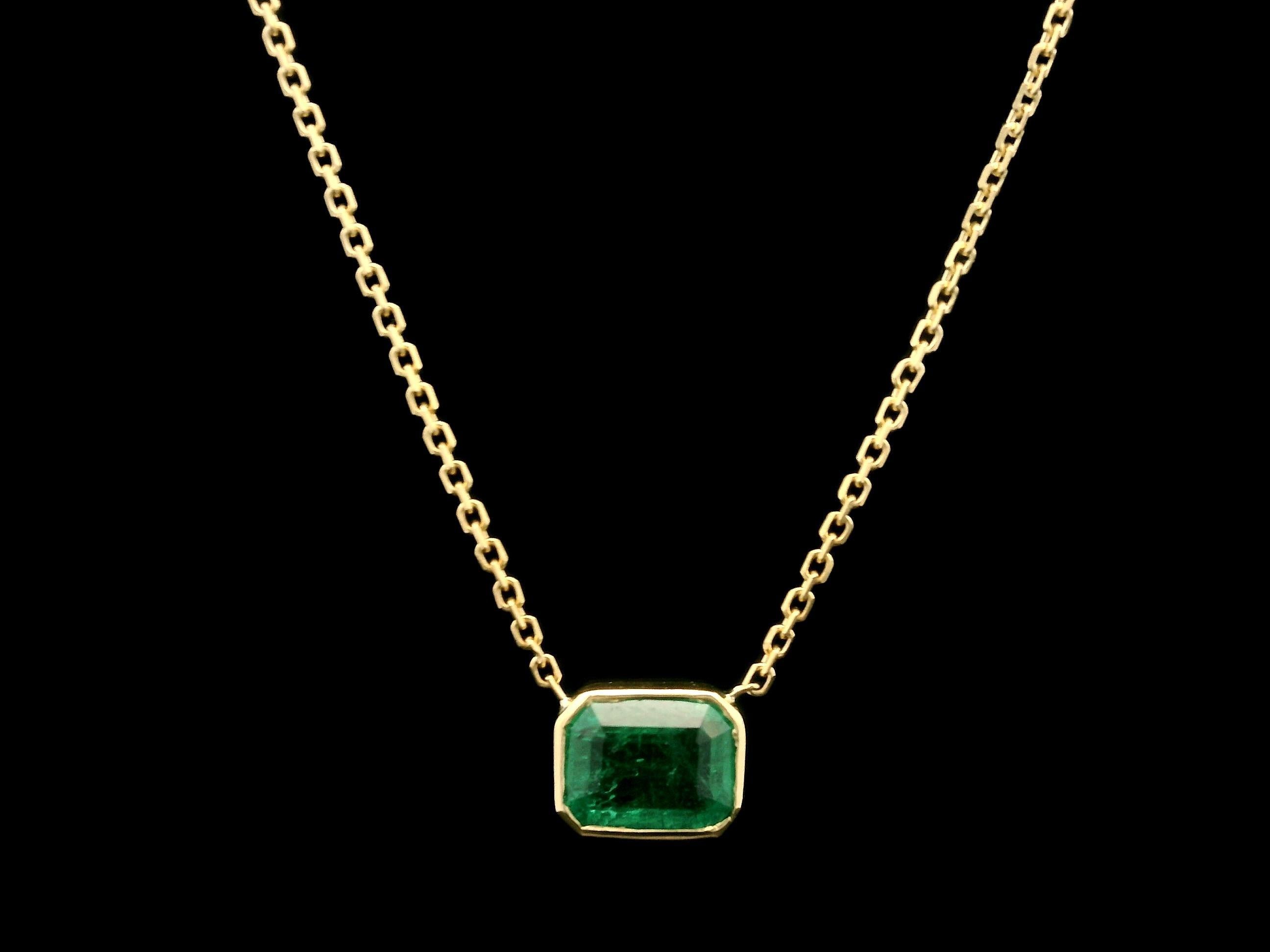 NOUVEAU collier réglable à chaton solitaire en or jaune 18 carats avec émeraude 1,30 ctw Neuf - En vente à Montclair, NJ