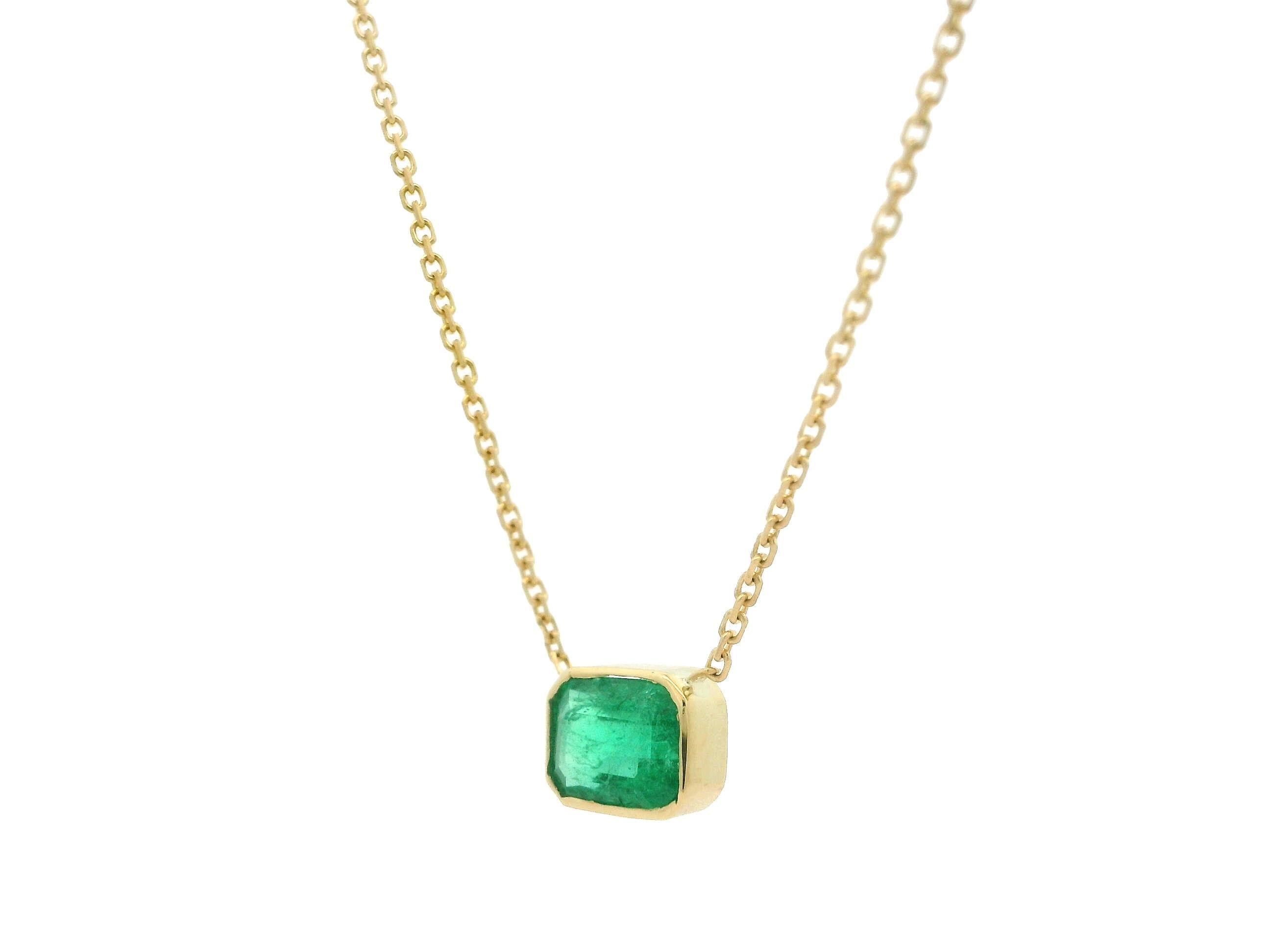 NOUVEAU collier réglable à chaton solitaire en or jaune 18 carats avec émeraude 1,30 ctw en vente 3
