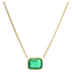 NUEVO Collar Ajustable de Oro Amarillo de 18k con Colgante Solitario Biselado de Esmeralda de 1.30ctw