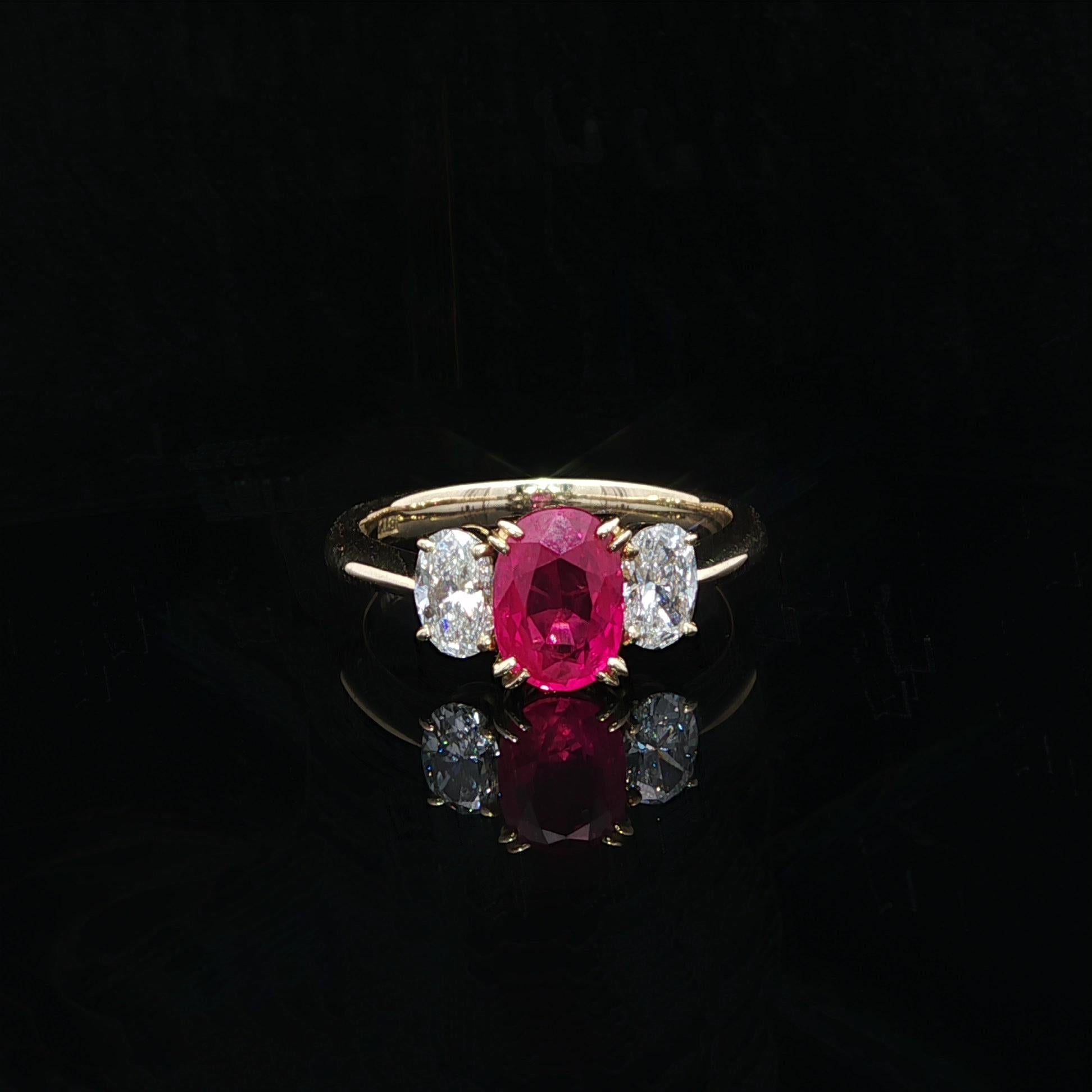 New 18k Yellow Gold 1.96ctw GIA Oval Burma Ruby w/ Diamond Sides 3 Stone Ring en vente 6