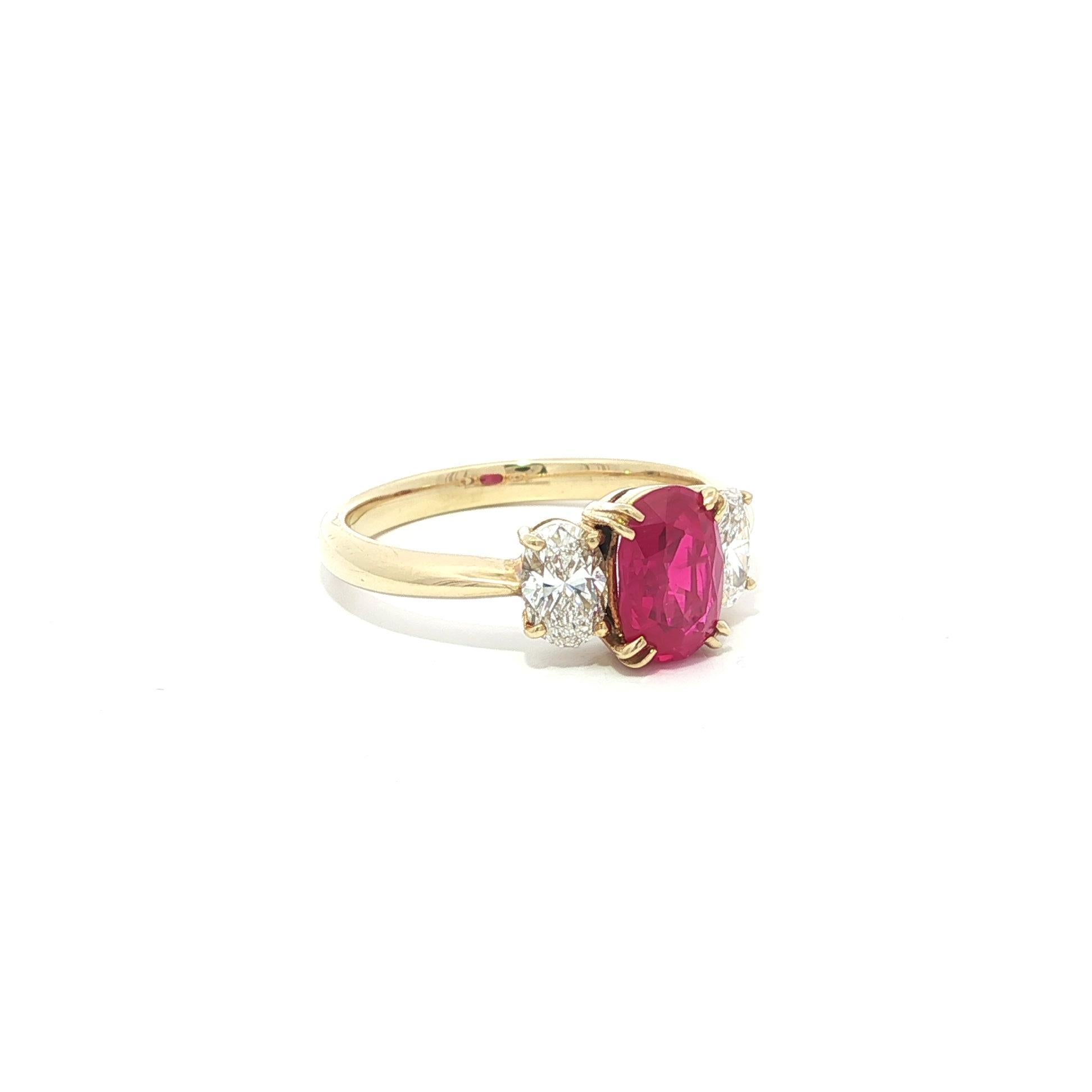 New 18k Yellow Gold 1.96ctw GIA Oval Burma Ruby w/ Diamond Sides 3 Stone Ring en vente 2