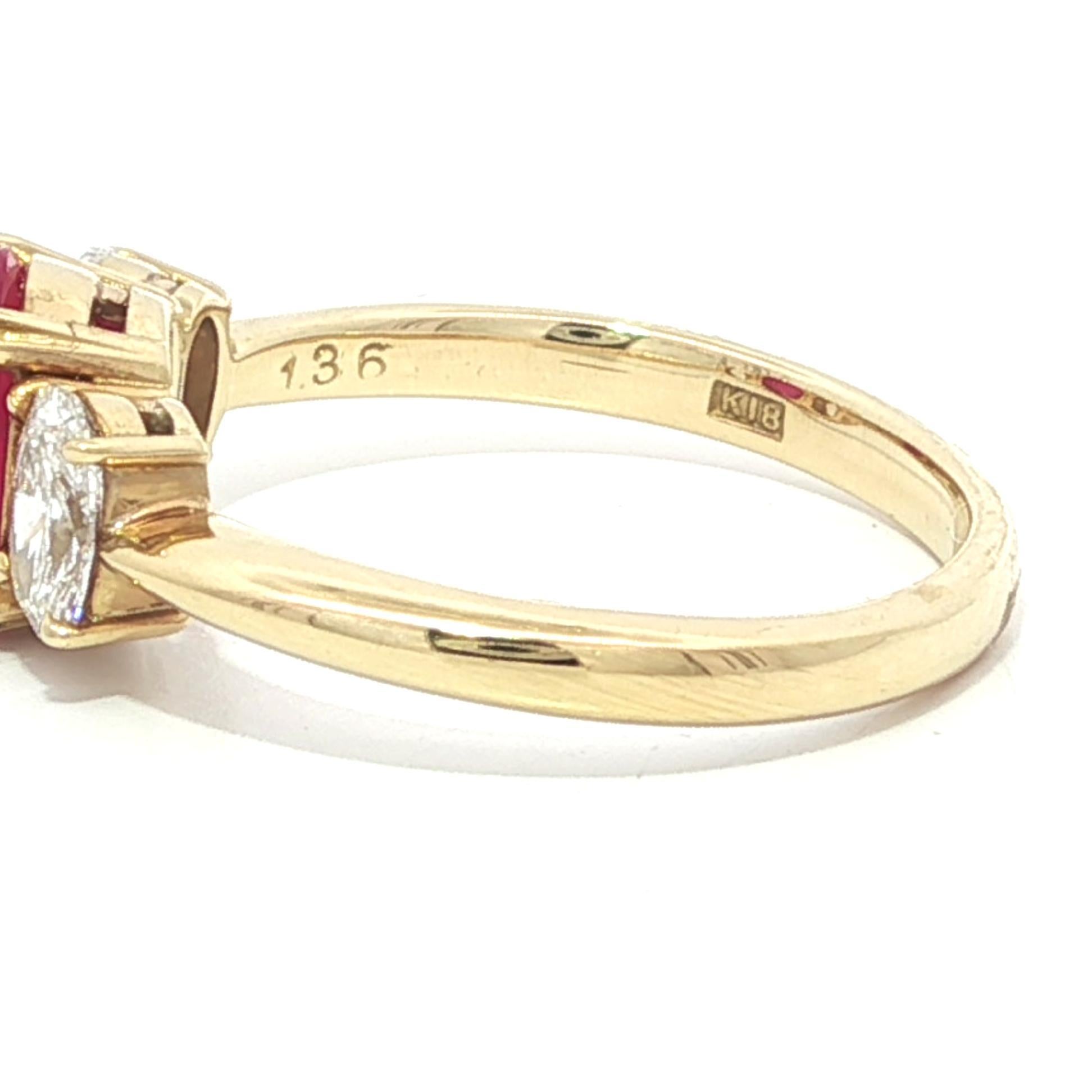 New 18k Yellow Gold 1.96ctw GIA Oval Burma Ruby w/ Diamond Sides 3 Stone Ring en vente 4