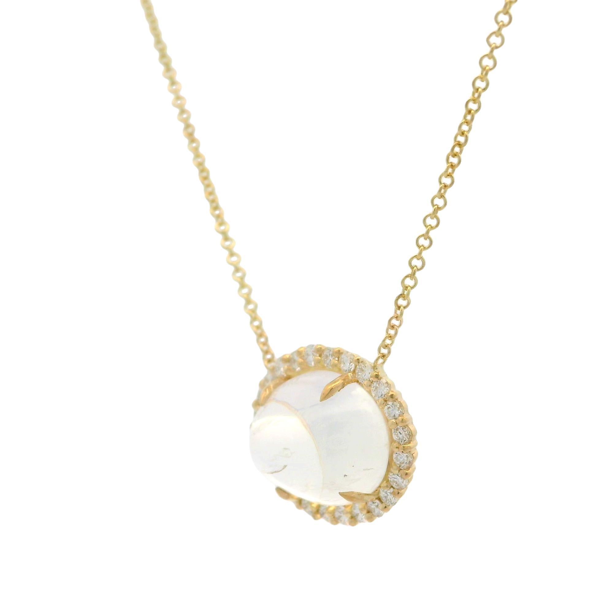 Collier pendentif en or jaune 18 carats, pierre de lune cabochon de 5,21 carats avec halo de diamants en vente 2
