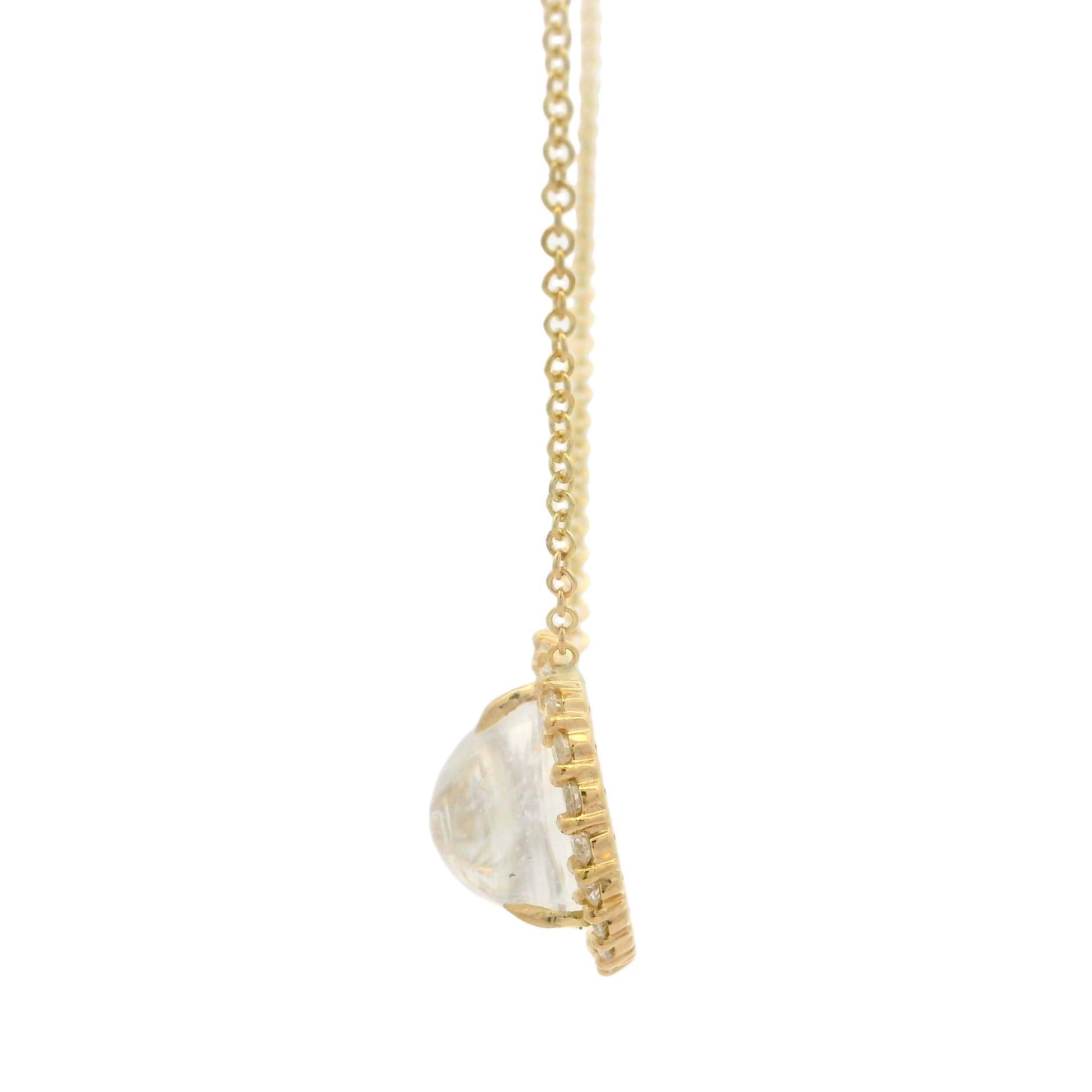 Collier pendentif en or jaune 18 carats, pierre de lune cabochon de 5,21 carats avec halo de diamants en vente 3