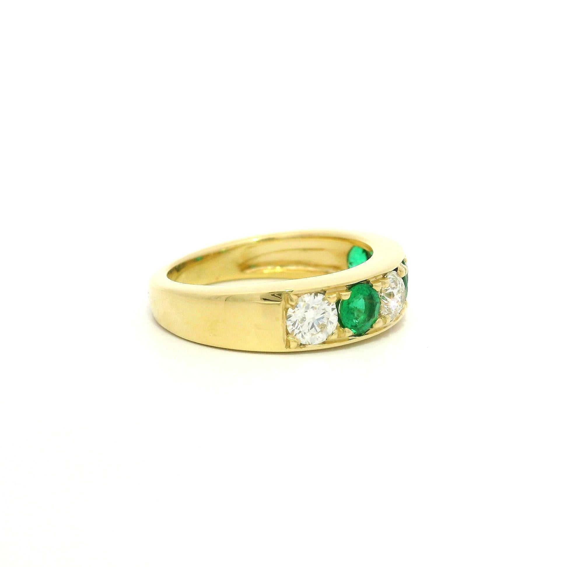 New 18k Yellow Gold Emerald & Diamond High Quality Heavy Band Ring (bague en or jaune 18k avec émeraudes et diamants) Neuf - En vente à Montclair, NJ