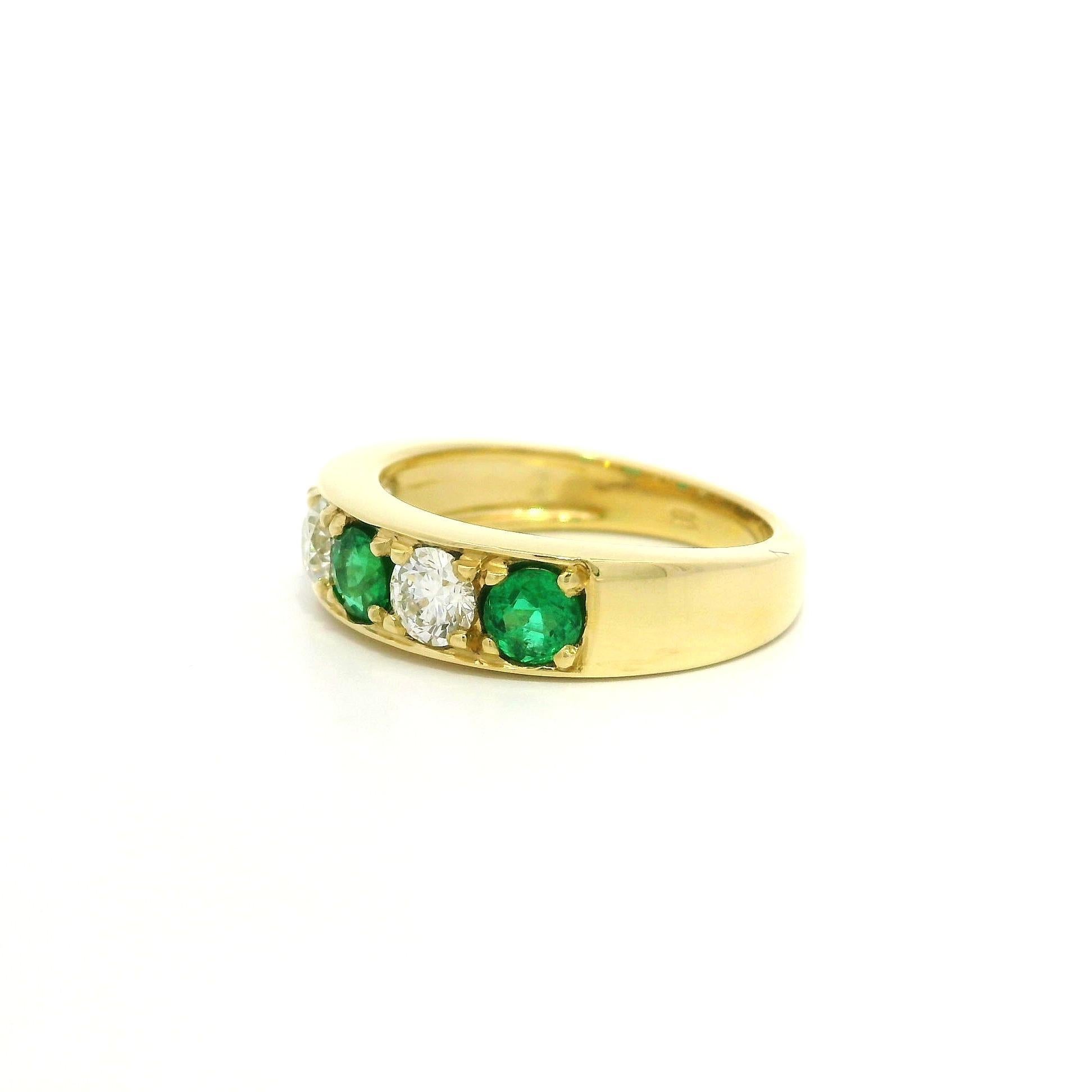 New 18k Yellow Gold Emerald & Diamond High Quality Heavy Band Ring (bague en or jaune 18k avec émeraudes et diamants) Pour femmes en vente