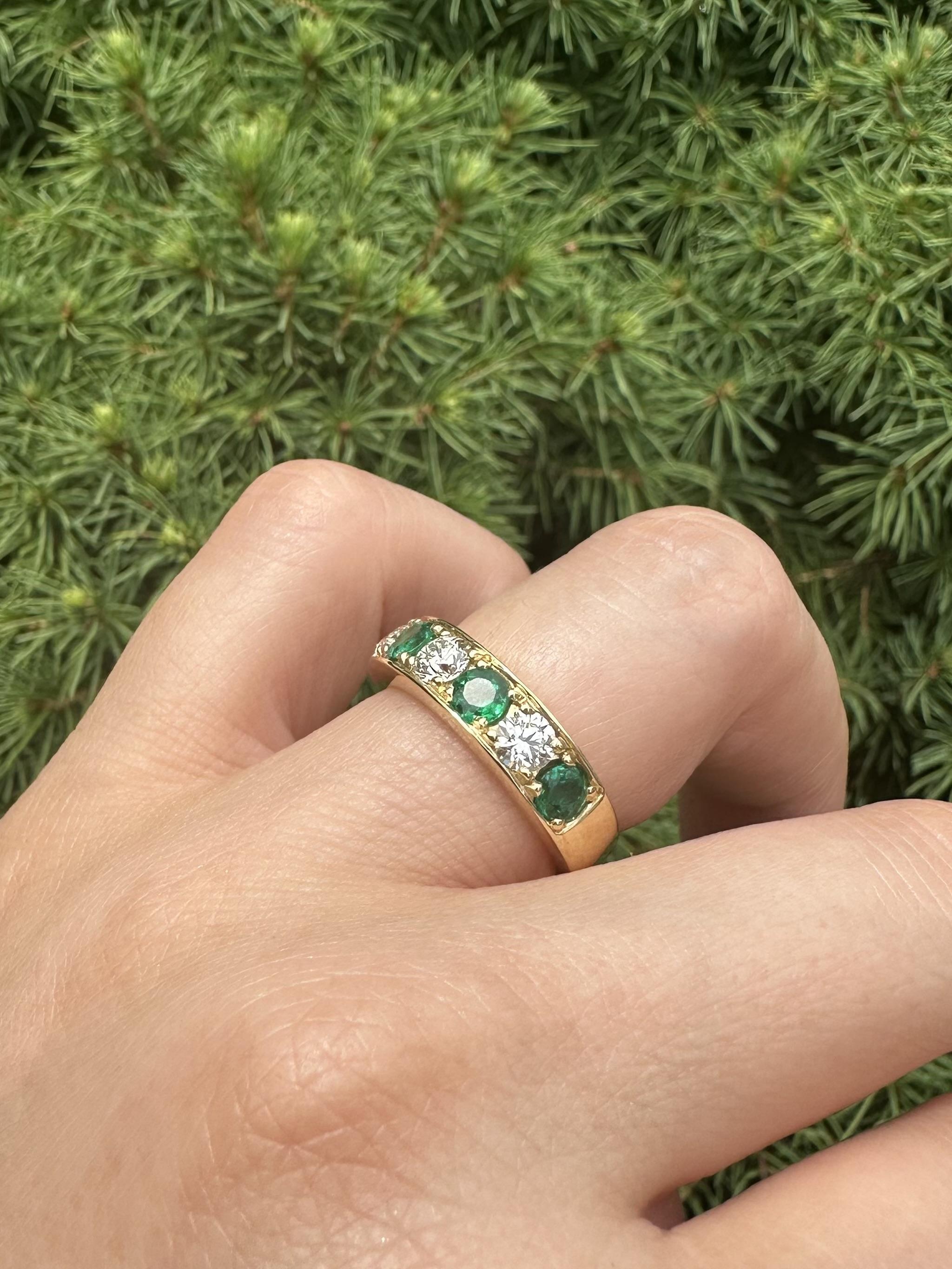 New 18k Yellow Gold Emerald & Diamond High Quality Heavy Band Ring (bague en or jaune 18k avec émeraudes et diamants) en vente 1