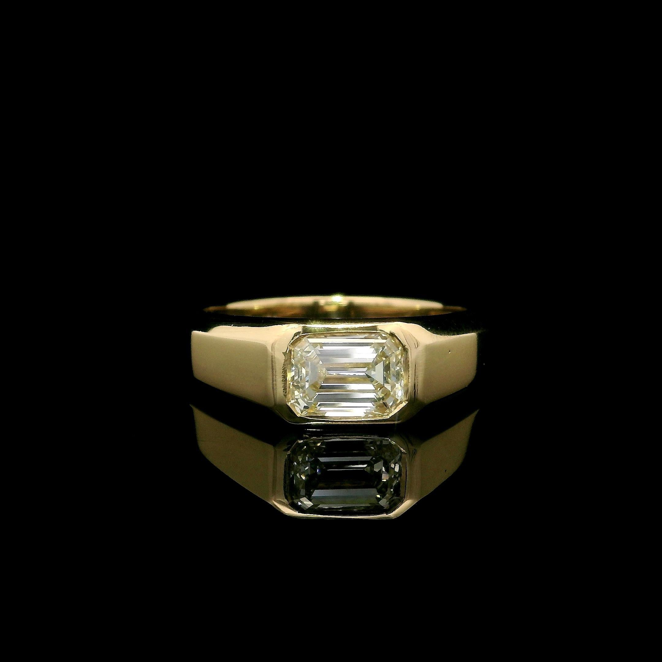 --Pierre(s) :...
(1) Diamant naturel authentique - taille émeraude - serti - couleur K - pureté VS2 - 1,00ct (exact - certifié)
** Voir les détails de la certification ci-dessous pour des informations complètes

MATERIAL : Or jaune 18k massif 
Poids