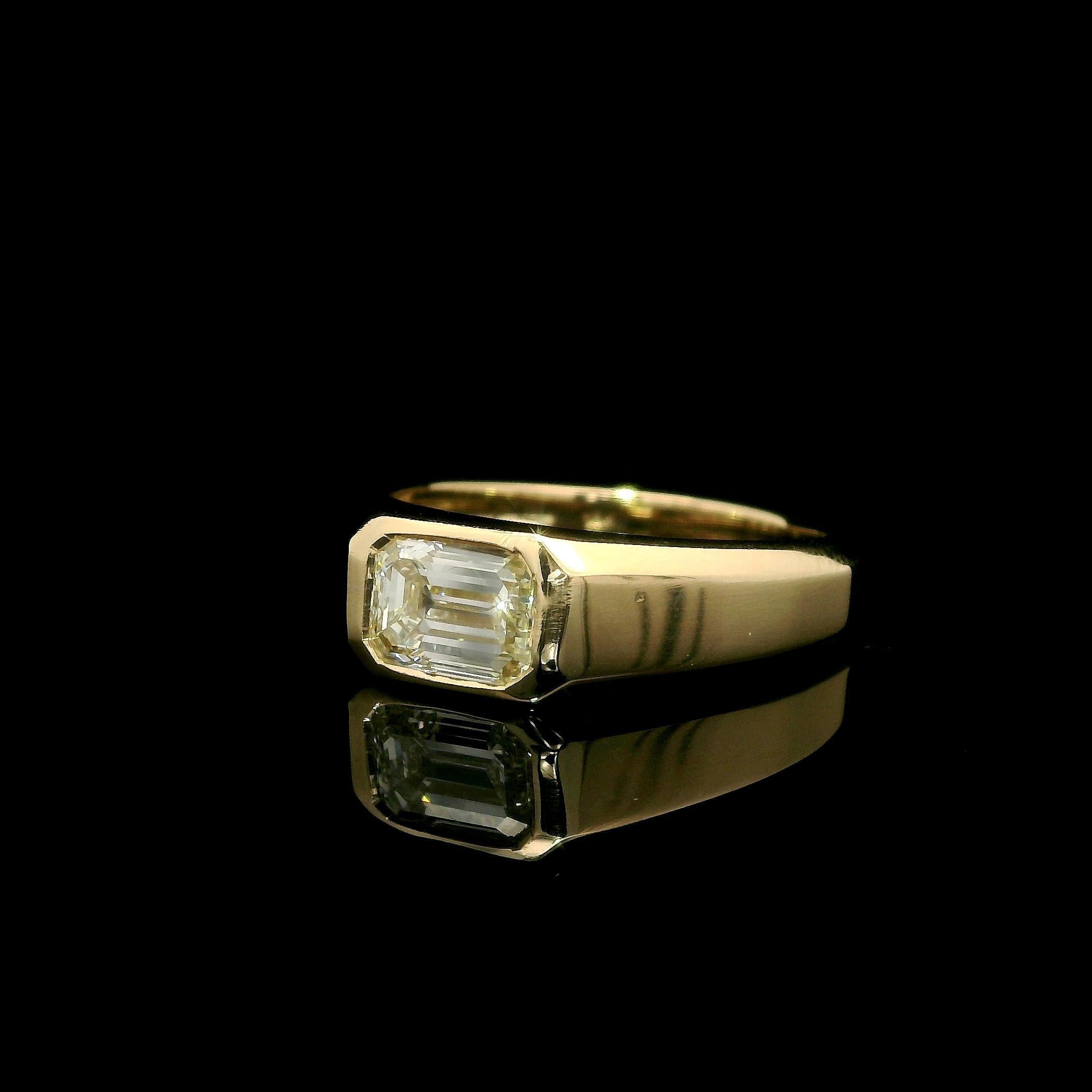 Bague solitaire en or jaune 18 carats avec diamant taille émeraude de 1,00 carat certifié GIA, neuve Neuf - En vente à Montclair, NJ