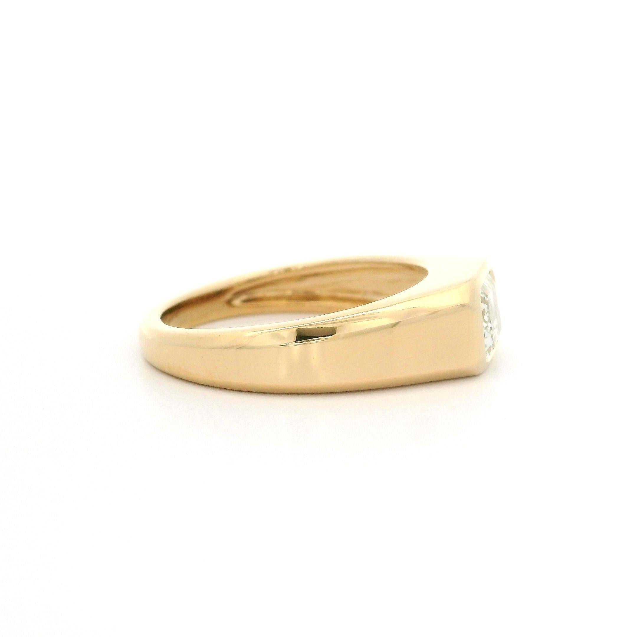 Bague solitaire en or jaune 18 carats avec diamant taille émeraude de 1,00 carat certifié GIA, neuve en vente 2