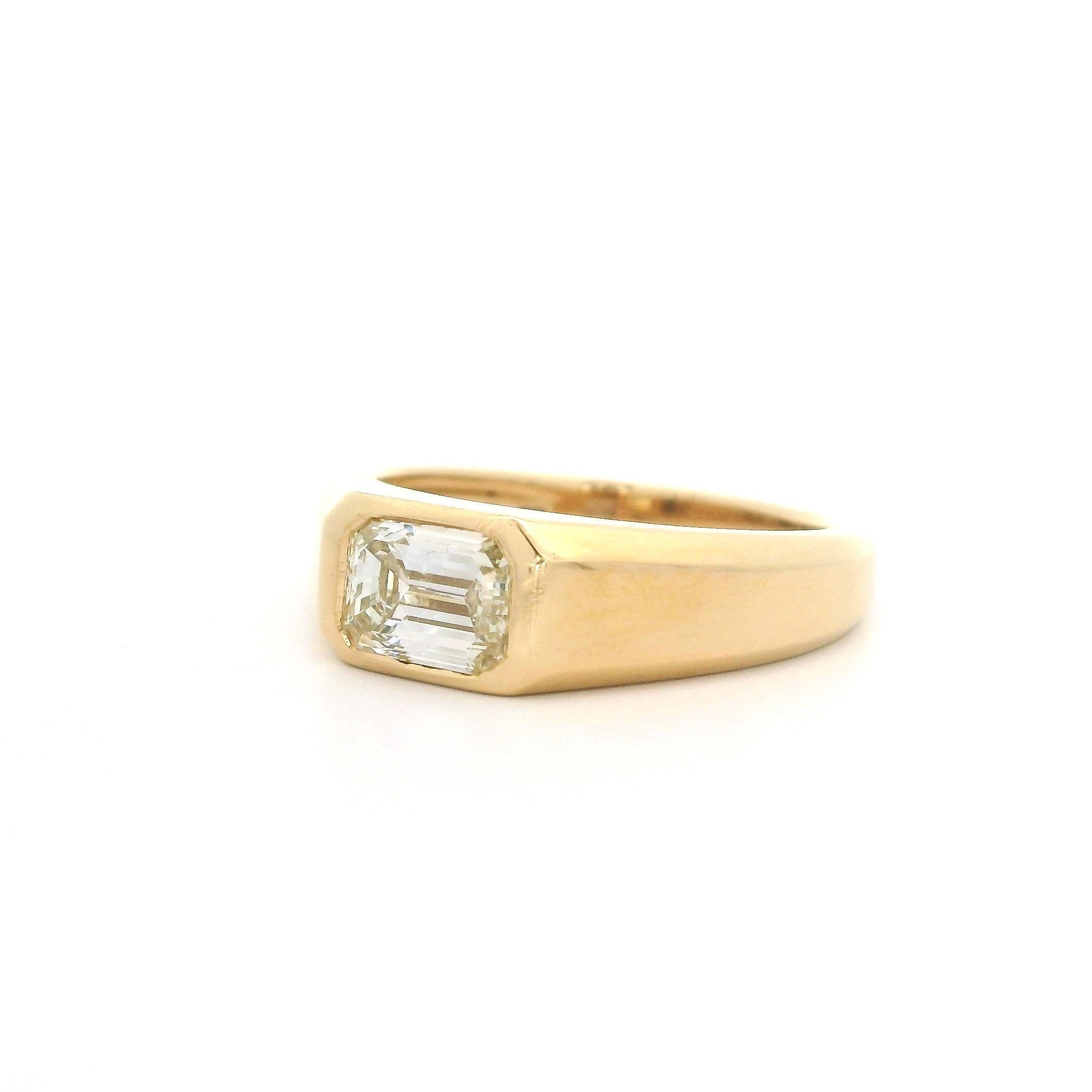 Bague solitaire en or jaune 18 carats avec diamant taille émeraude de 1,00 carat certifié GIA, neuve en vente 4