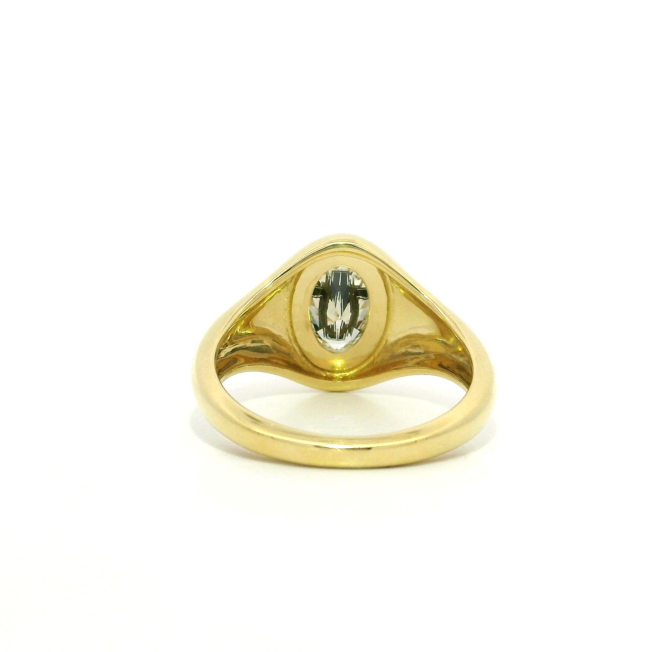 New 18k Yellow Gold GIA 1.01ct Etched Cross Oval Diamond Signet Style Ring in vendita 9