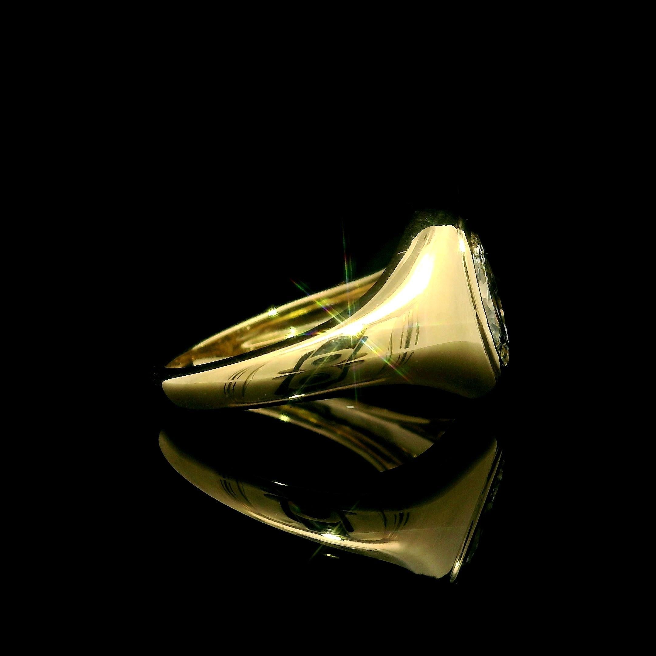 New 18k Yellow Gold GIA 1.01ct Etched Cross Oval Diamond Signet Style Ring in vendita 3