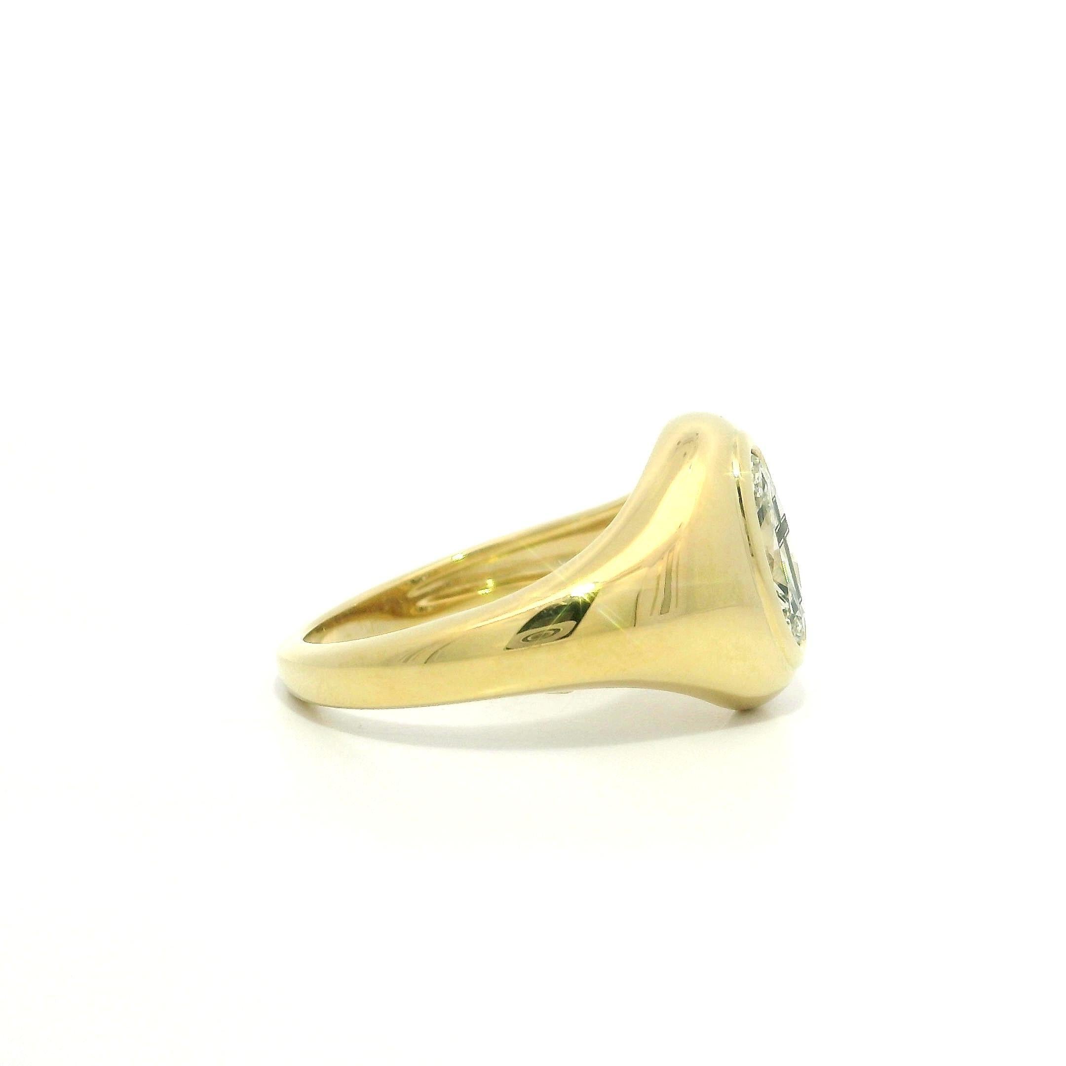 New 18k Yellow Gold GIA 1.01ct Etched Cross Oval Diamond Signet Style Ring in vendita 4