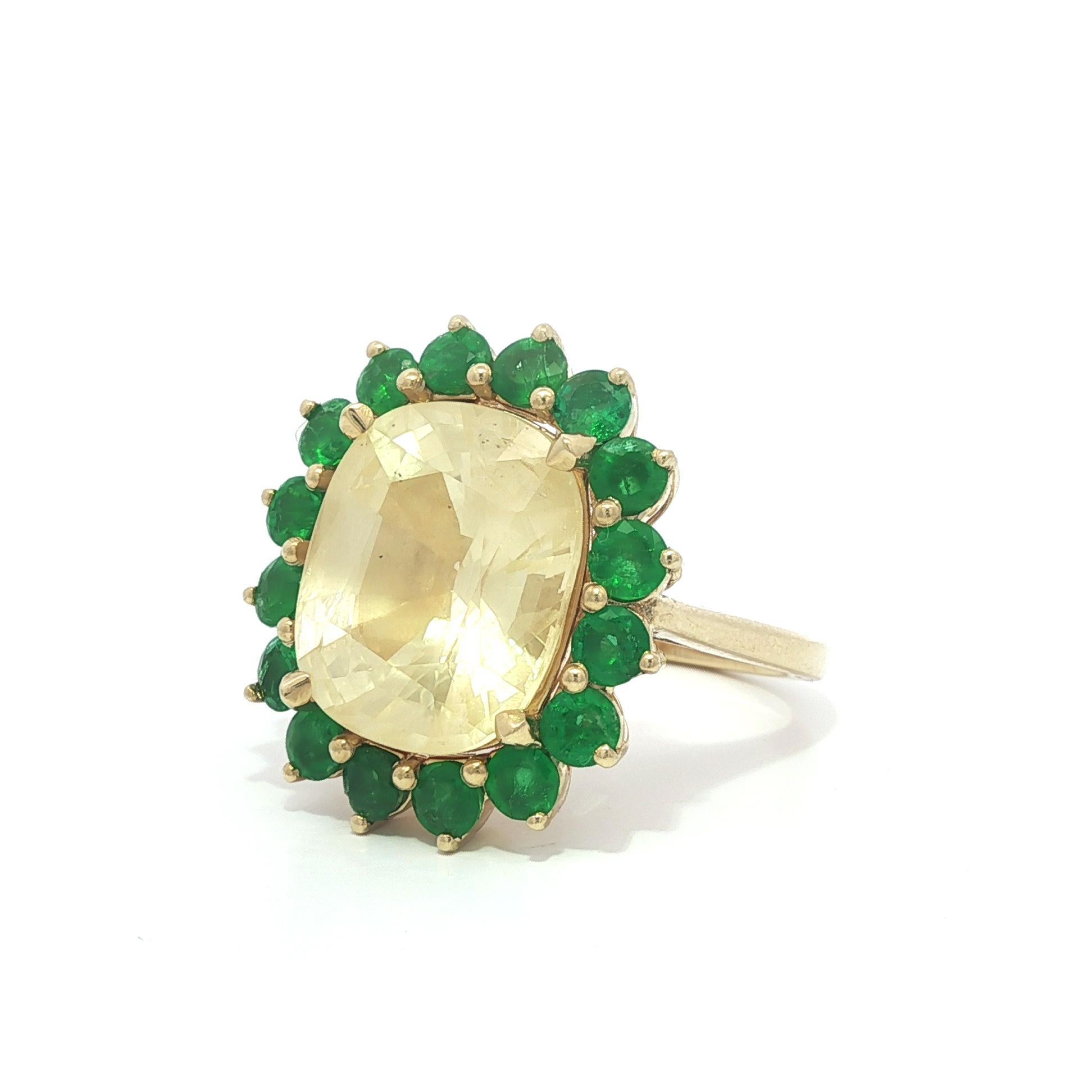 Nuevo Anillo de Oro Amarillo de 18k GIA 12.41ct Zafiro Amarillo Pastel con Halo de Esmeralda en venta