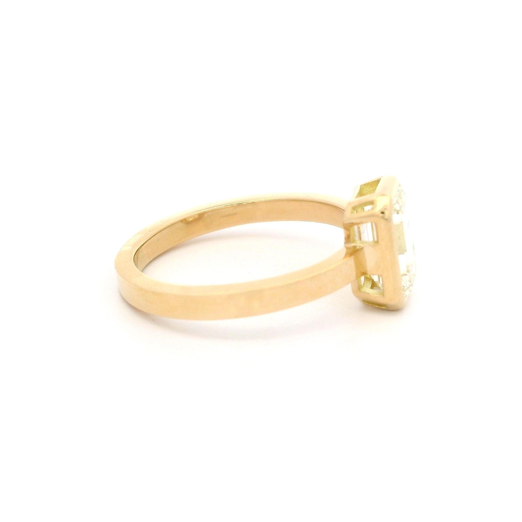 New 18k Yellow Gold GIA 1.50ct Bezel Long Emerald Cut Diamond Solitaire Ring For Sale 6