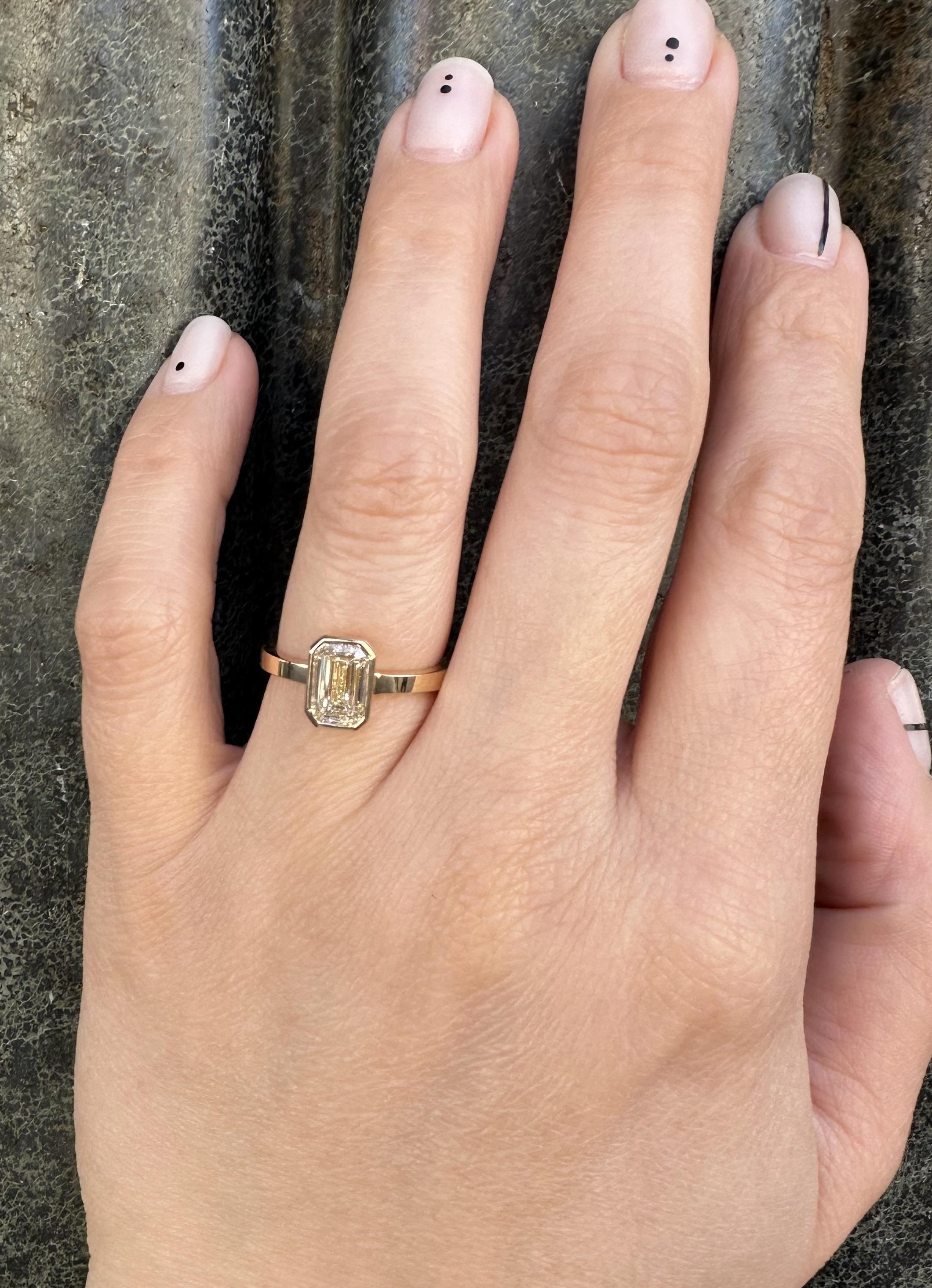 New 18k Yellow Gold GIA 1.50ct Bezel Long Emerald Cut Diamond Solitaire Ring For Sale 7