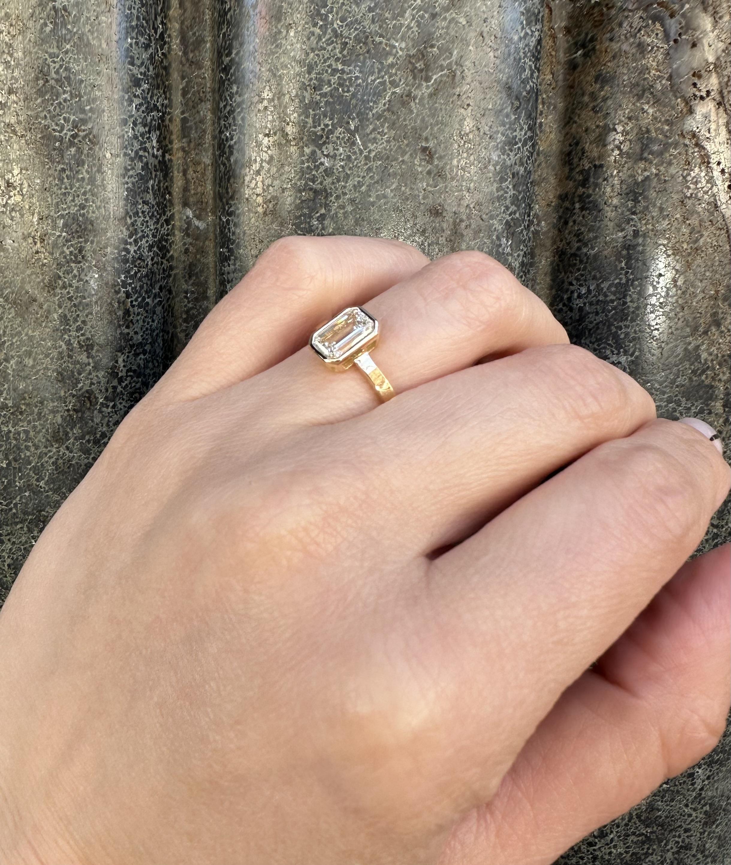 New 18k Yellow Gold GIA 1.50ct Bezel Long Emerald Cut Diamond Solitaire Ring For Sale 8