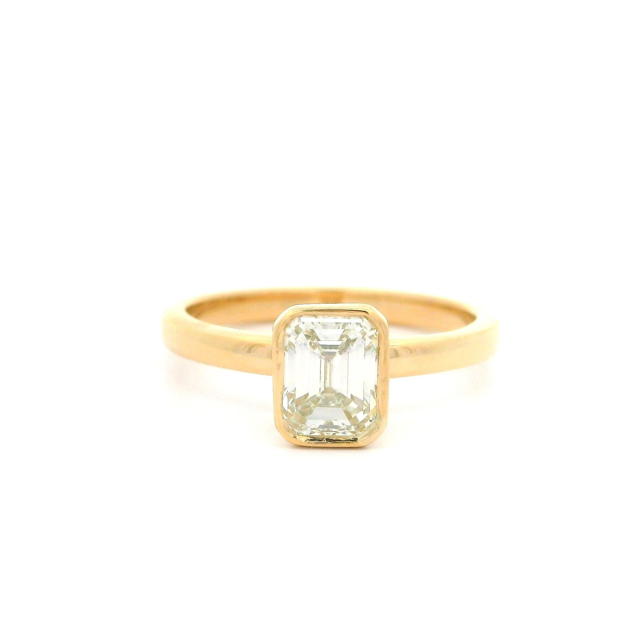 New 18k Yellow Gold GIA 1ct Emerald Cut Diamond Solitaire Engagement Ring For Sale 7