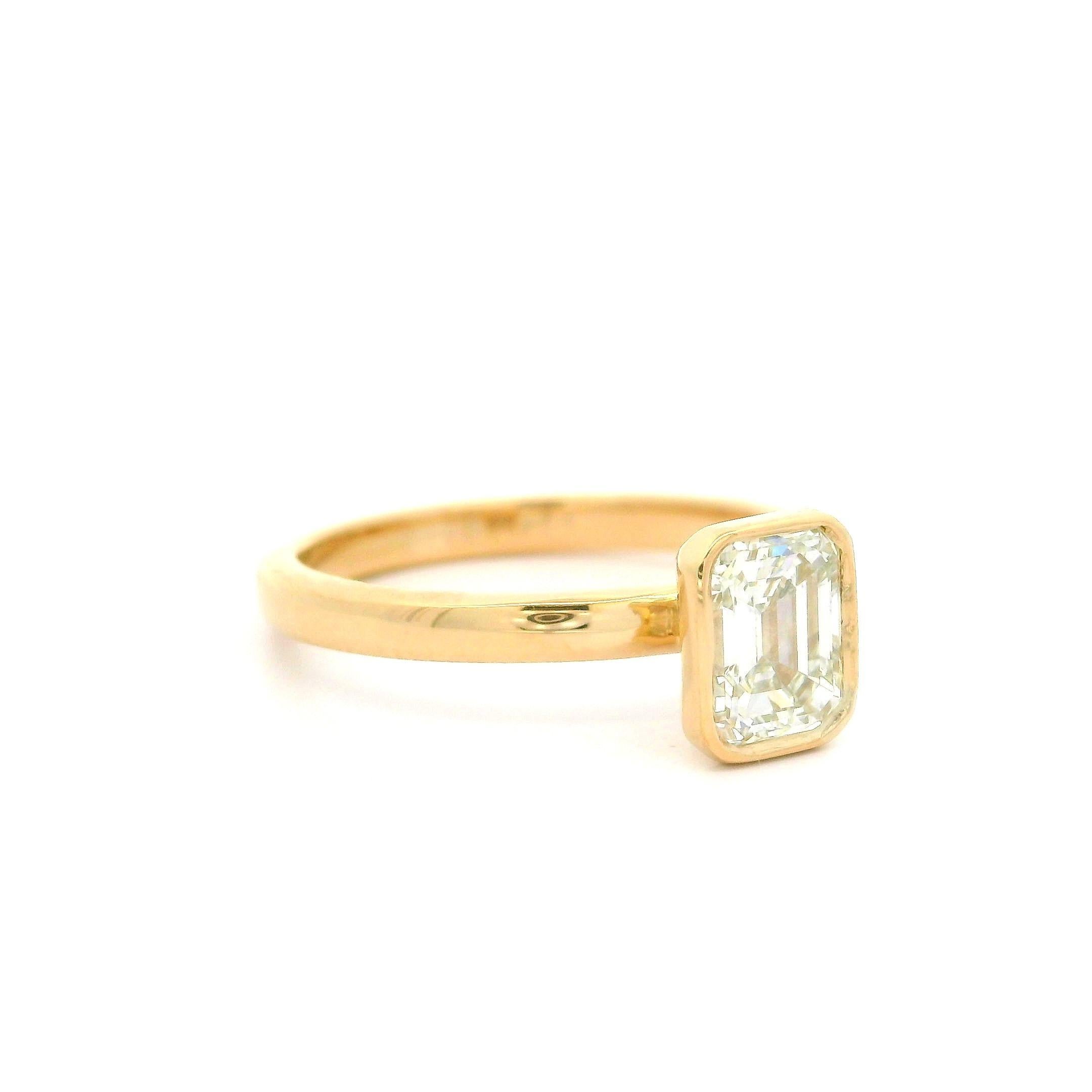 New 18k Yellow Gold GIA 1ct Emerald Cut Diamond Solitaire Engagement Ring For Sale 8