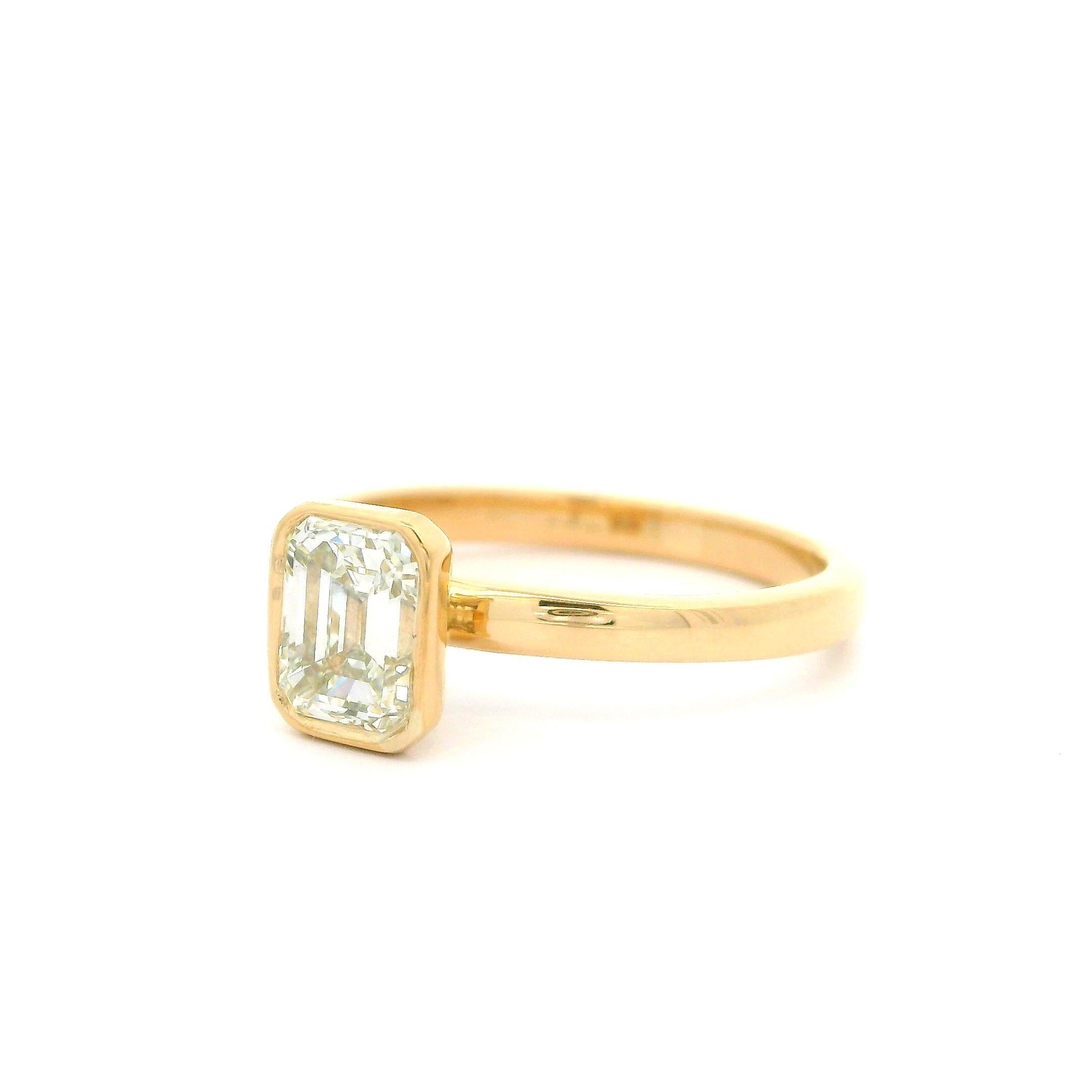New 18k Yellow Gold GIA 1ct Emerald Cut Diamond Solitaire Engagement Ring For Sale 9