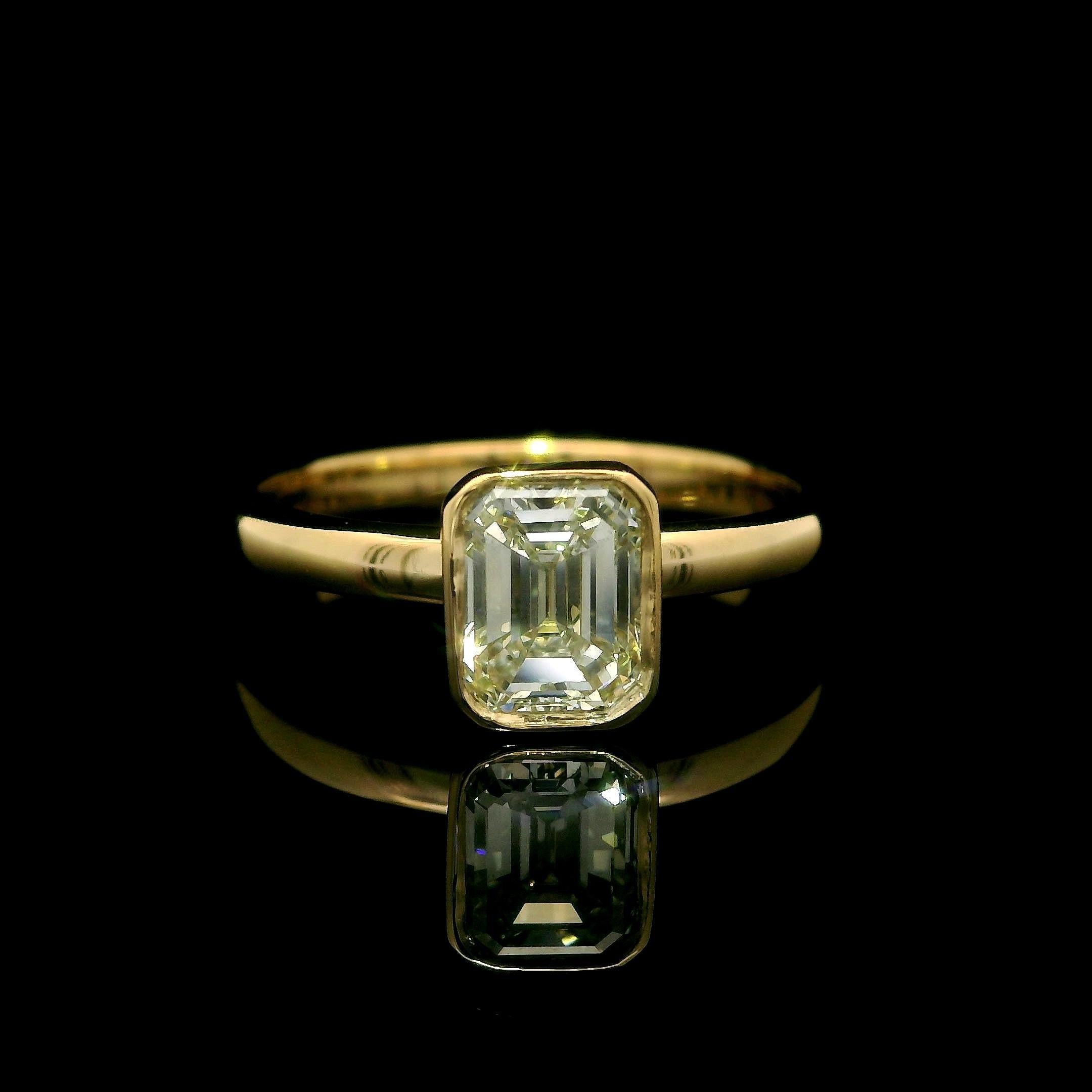 Women's New 18k Yellow Gold GIA 1ct Emerald Cut Diamond Solitaire Engagement Ring For Sale