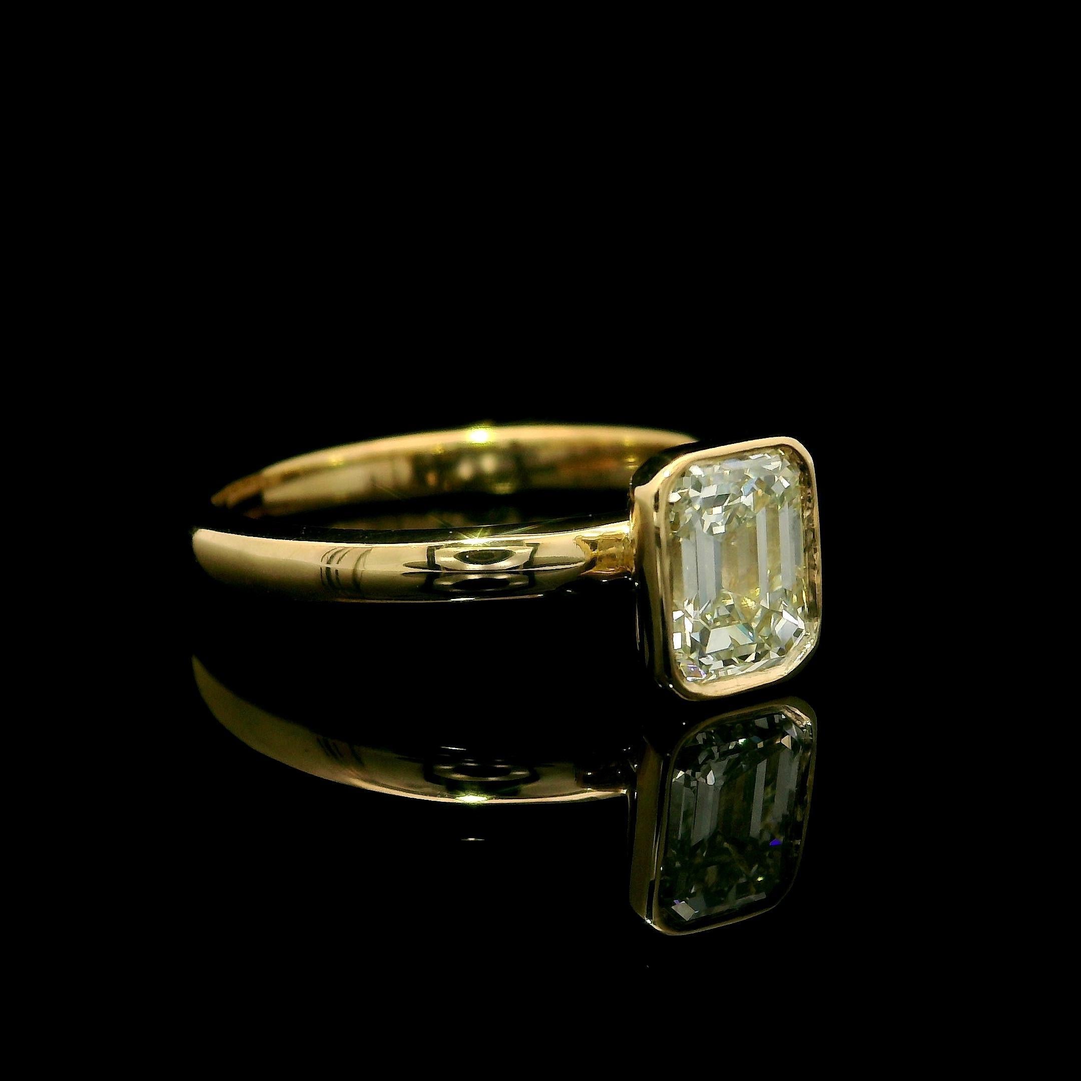 New 18k Yellow Gold GIA 1ct Emerald Cut Diamond Solitaire Engagement Ring For Sale 1
