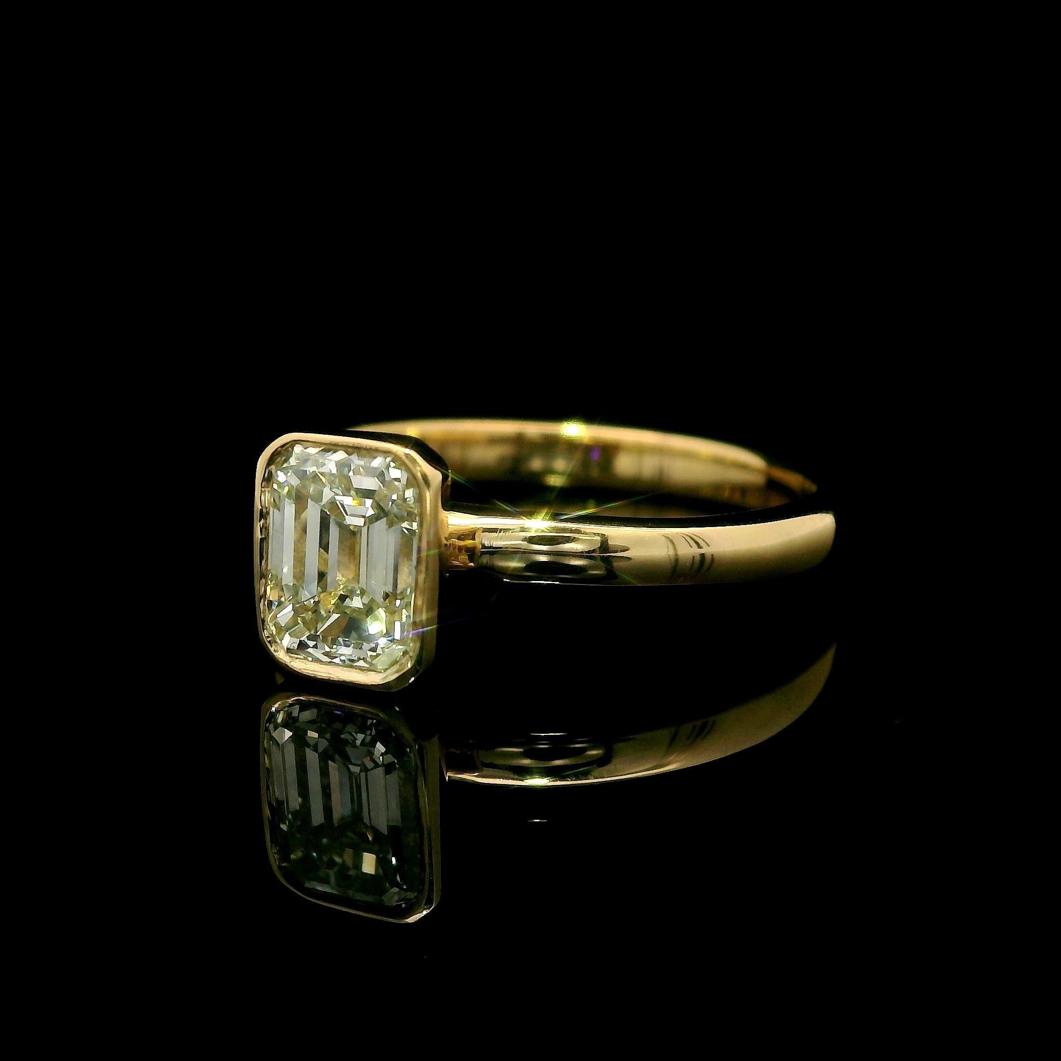 New 18k Yellow Gold GIA 1ct Emerald Cut Diamond Solitaire Engagement Ring For Sale 2