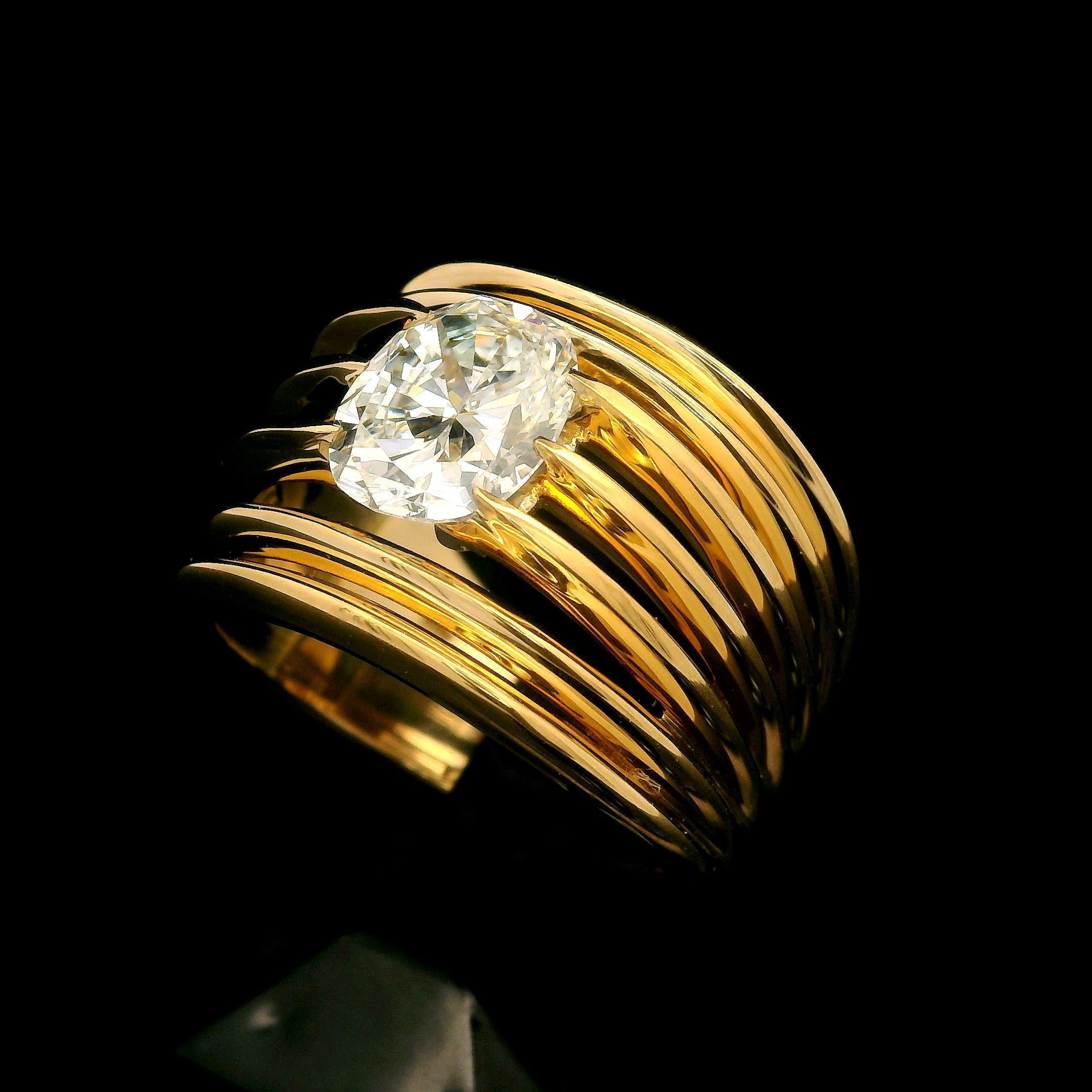 --Stone(s):--
(1) Natural Genuine Diamond - Oval Cut - Prong Set - G Color - SI1 Clarity - 2.03ct (exact - certified)
** See Certification Details Below for Complete Info **
Total Carat Weight: 2.03 (exact)

Material: Solid 18k Yellow Gold
Weight: