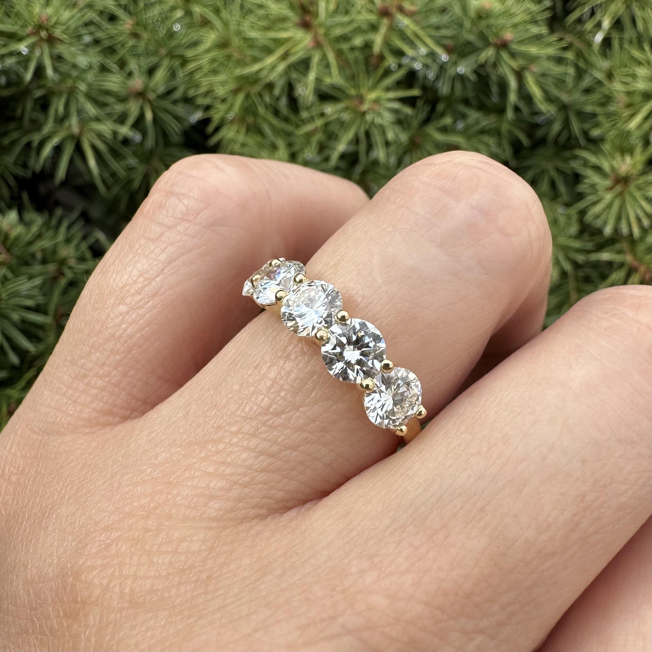 New 18k Yellow Gold GIA 2.50ctw Round D VS2 Diamond 5Stone Low Profile Band Ring (Bague à profil bas en or jaune 18k GIA 2.50ctw Round D VS2 Diamond 5Stone Low Profile Ring (Bague à profil bas en or jaune 18k GIA 2.50ctw Round D VS2 Diamond 5Stone Low Profile Ring (Bague à profil bas en or jaune 18k GIA 2.50ctw Round D VS2 Diamond 5Stone) en vente 3