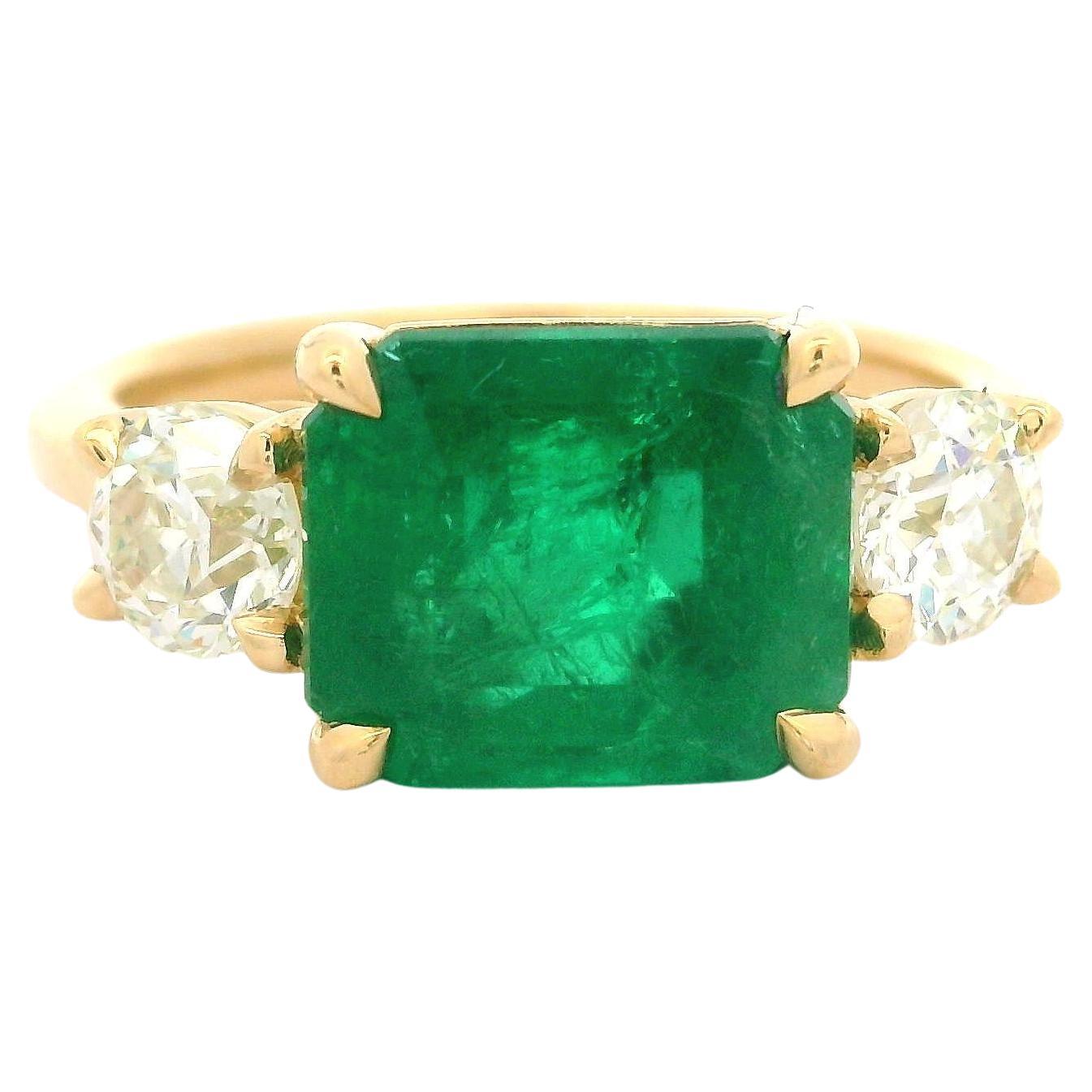 Nuevo Anillo Lateral de Oro Amarillo de 18k GIA 3,92ctw Esmeralda y Diamante Europeo Antiguo