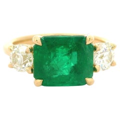 Nuevo Anillo Lateral de Oro Amarillo de 18k GIA 3,92ctw Esmeralda y Diamante Europeo Antiguo