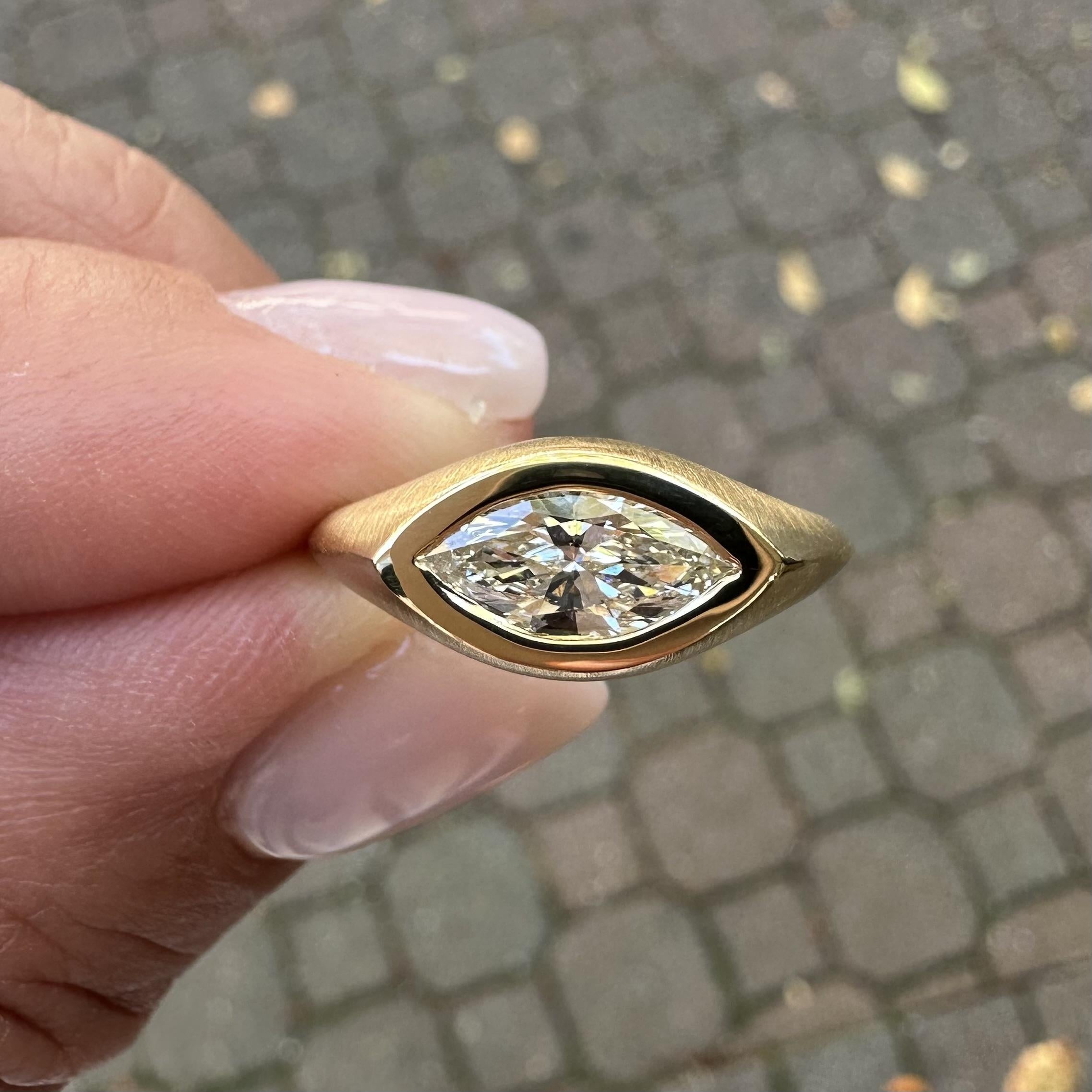 New 18k Yellow Gold GIA .70ct Marquise Bezel Diamond Matte Finish E-W Ring in vendita 5